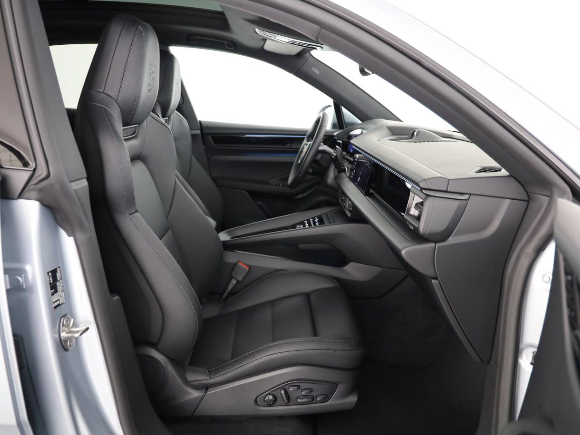 PORSCHE Macan 4-image-16