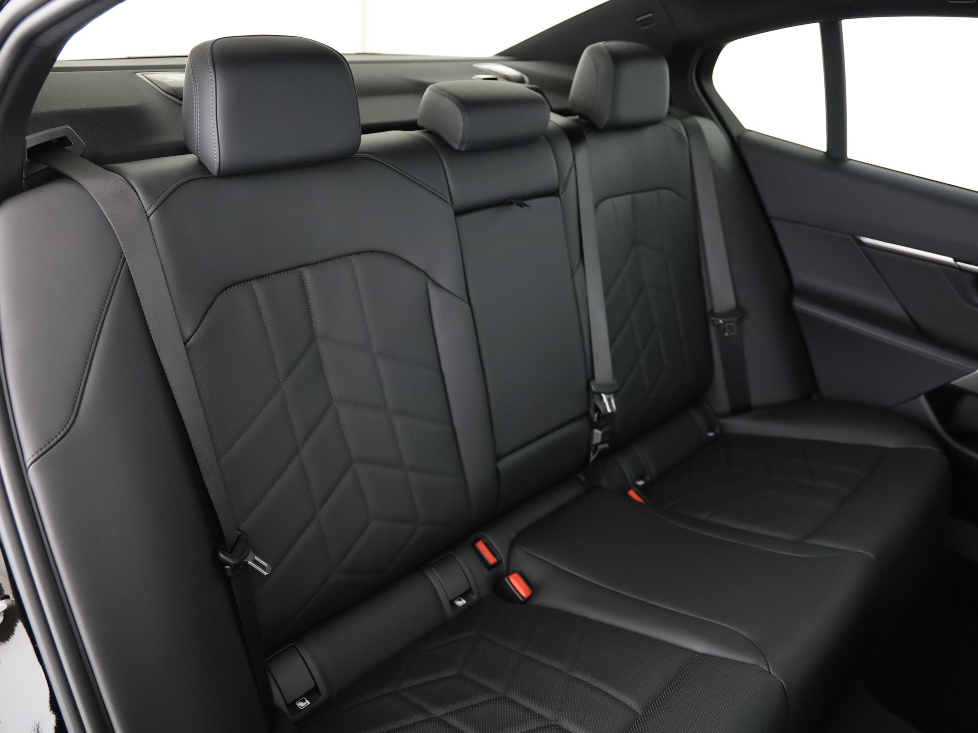 BMW 520d xDrive Limousine-image-13