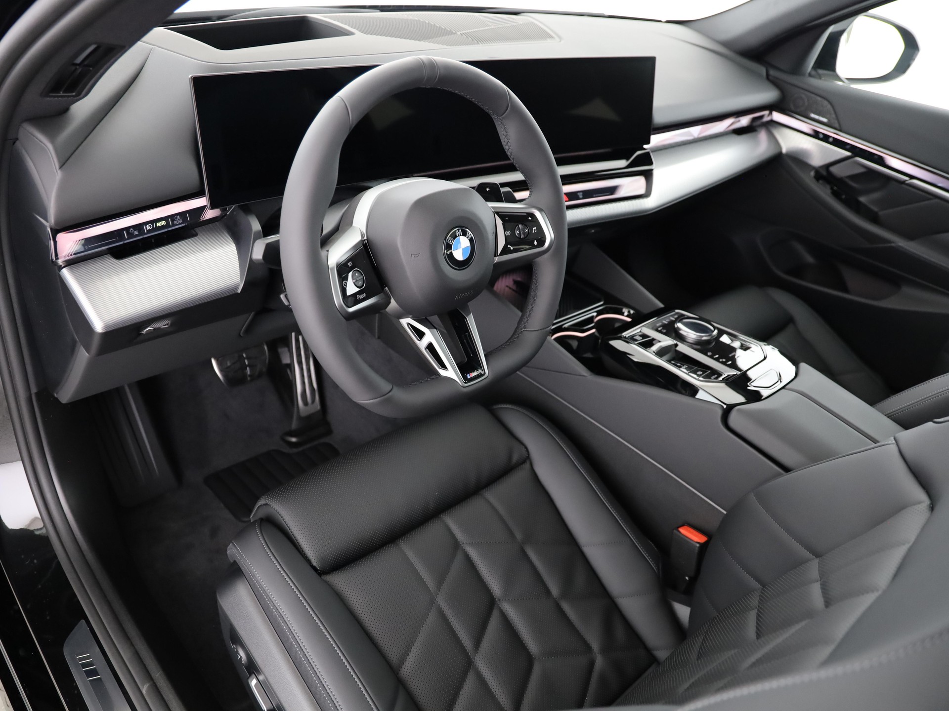 BMW 520d xDrive Limousine-image-8