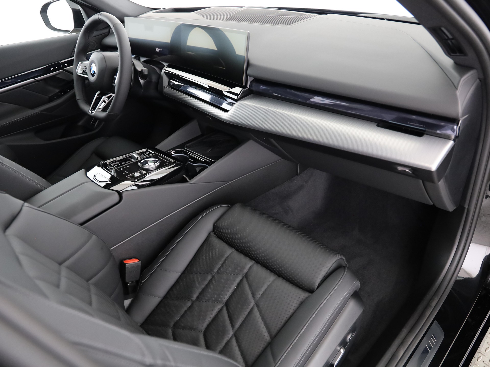 BMW 520d xDrive Limousine-image-14