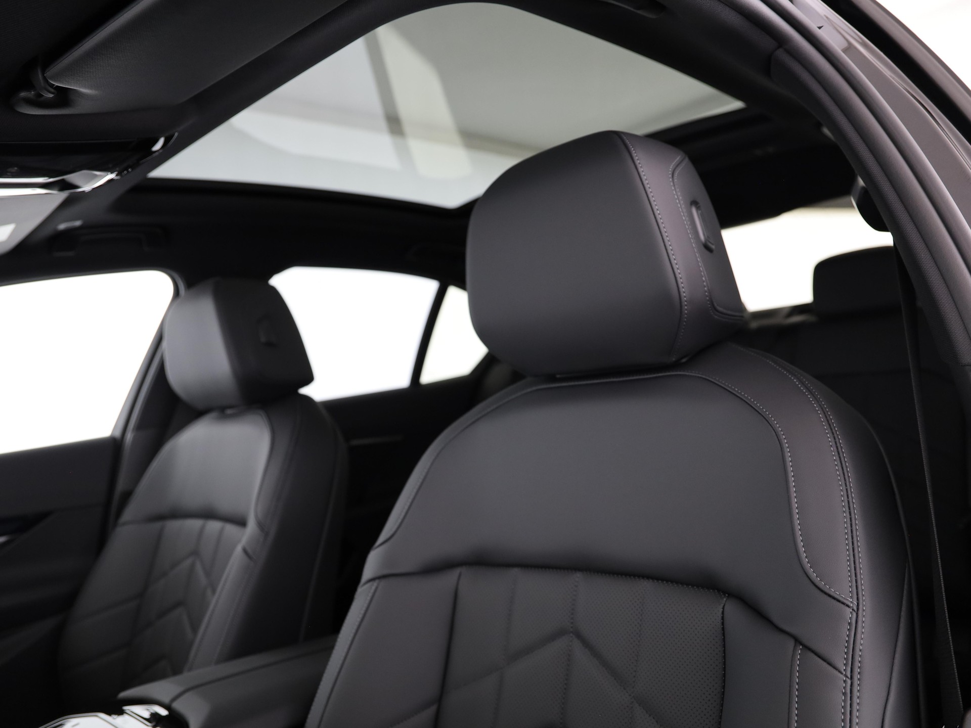 BMW 520d xDrive Limousine-image-12