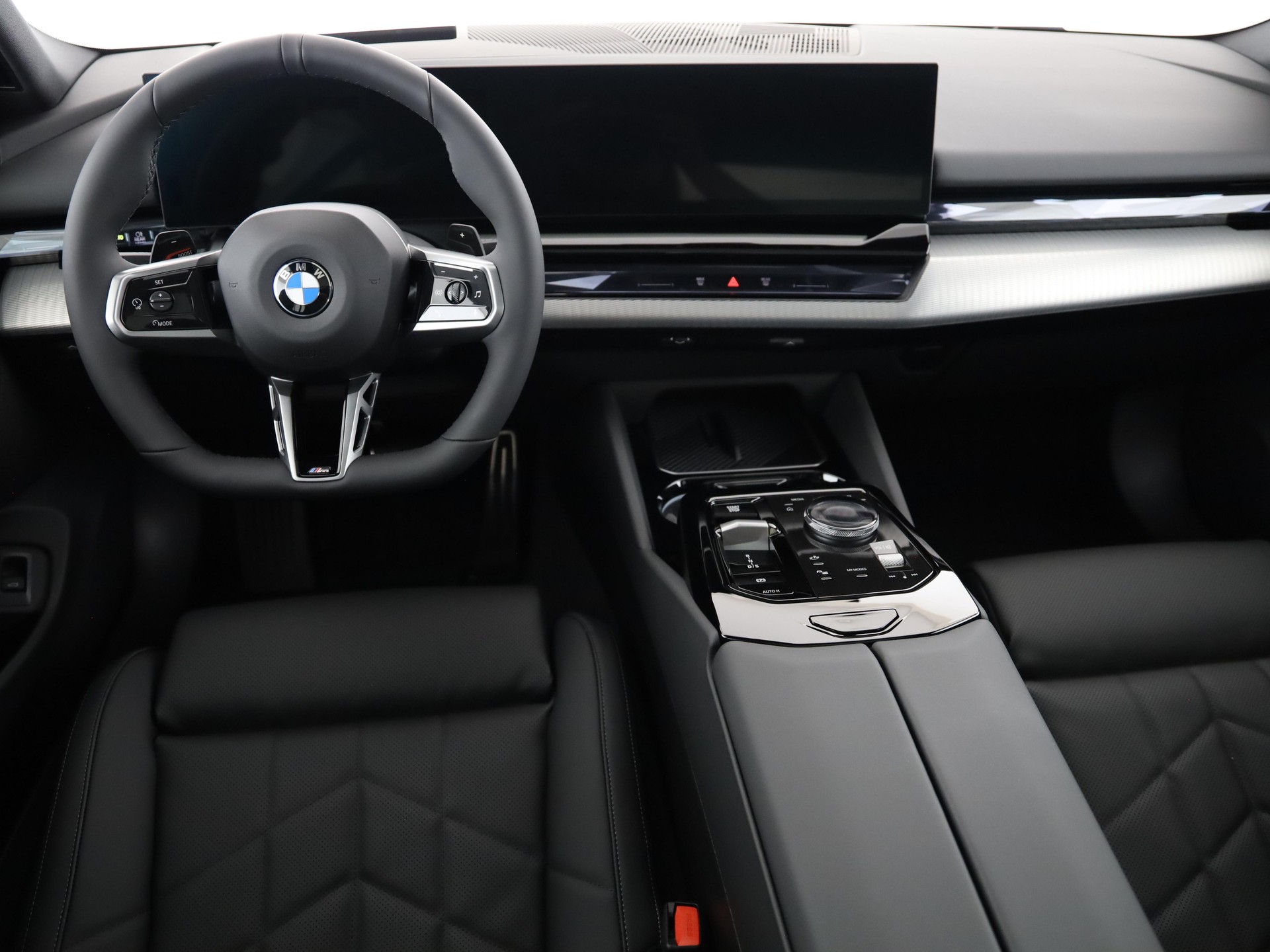 BMW 520d xDrive Limousine-image-18