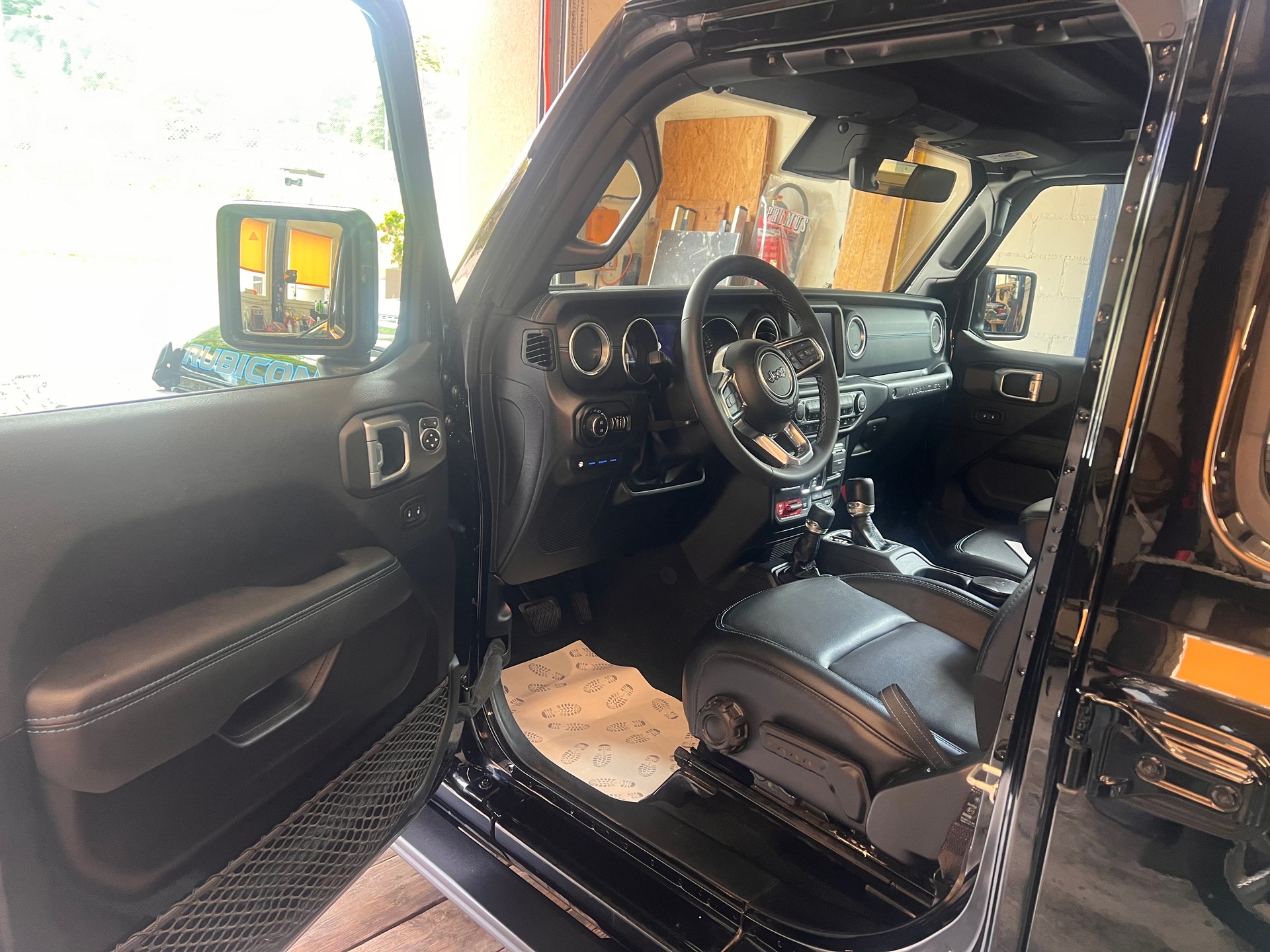 JEEP Wrangler 2.0 PHEV Unlimited Rubicon Automatic Soft Top-image-13