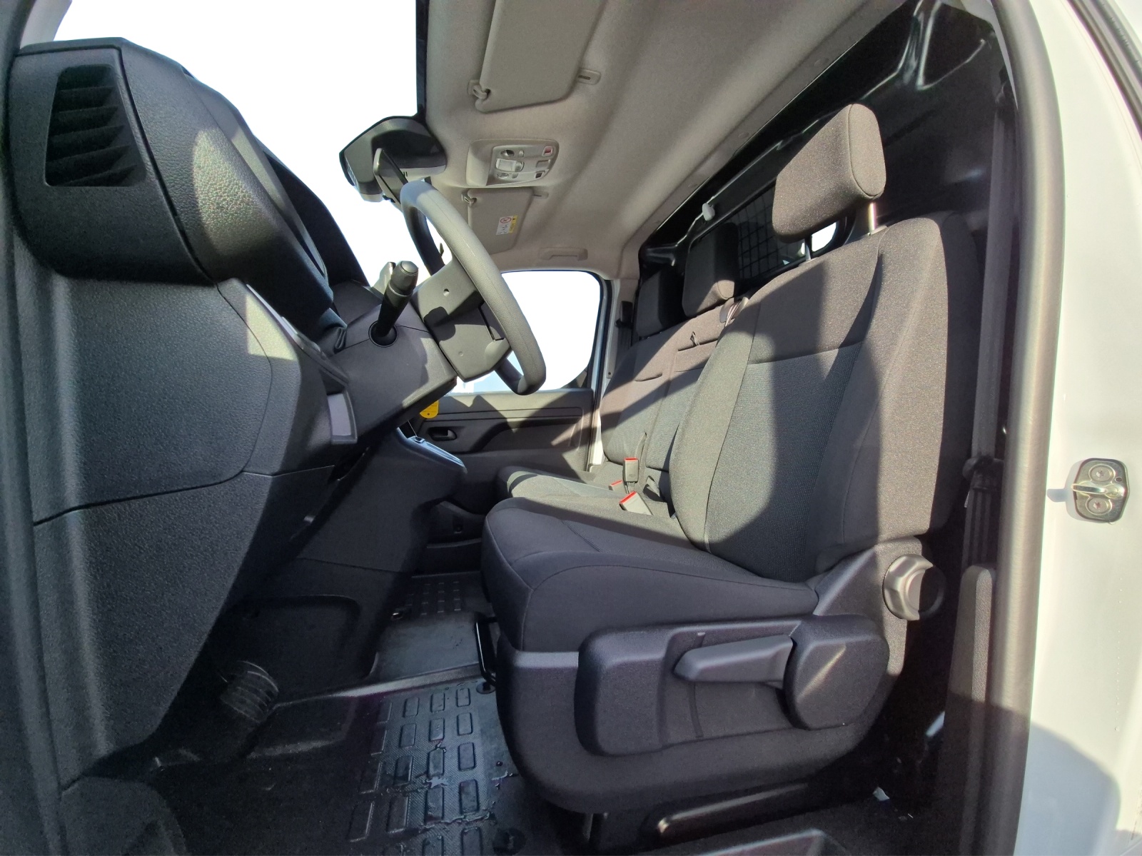 TOYOTA PROACE Van L1 2.2 D Advanced-image-4