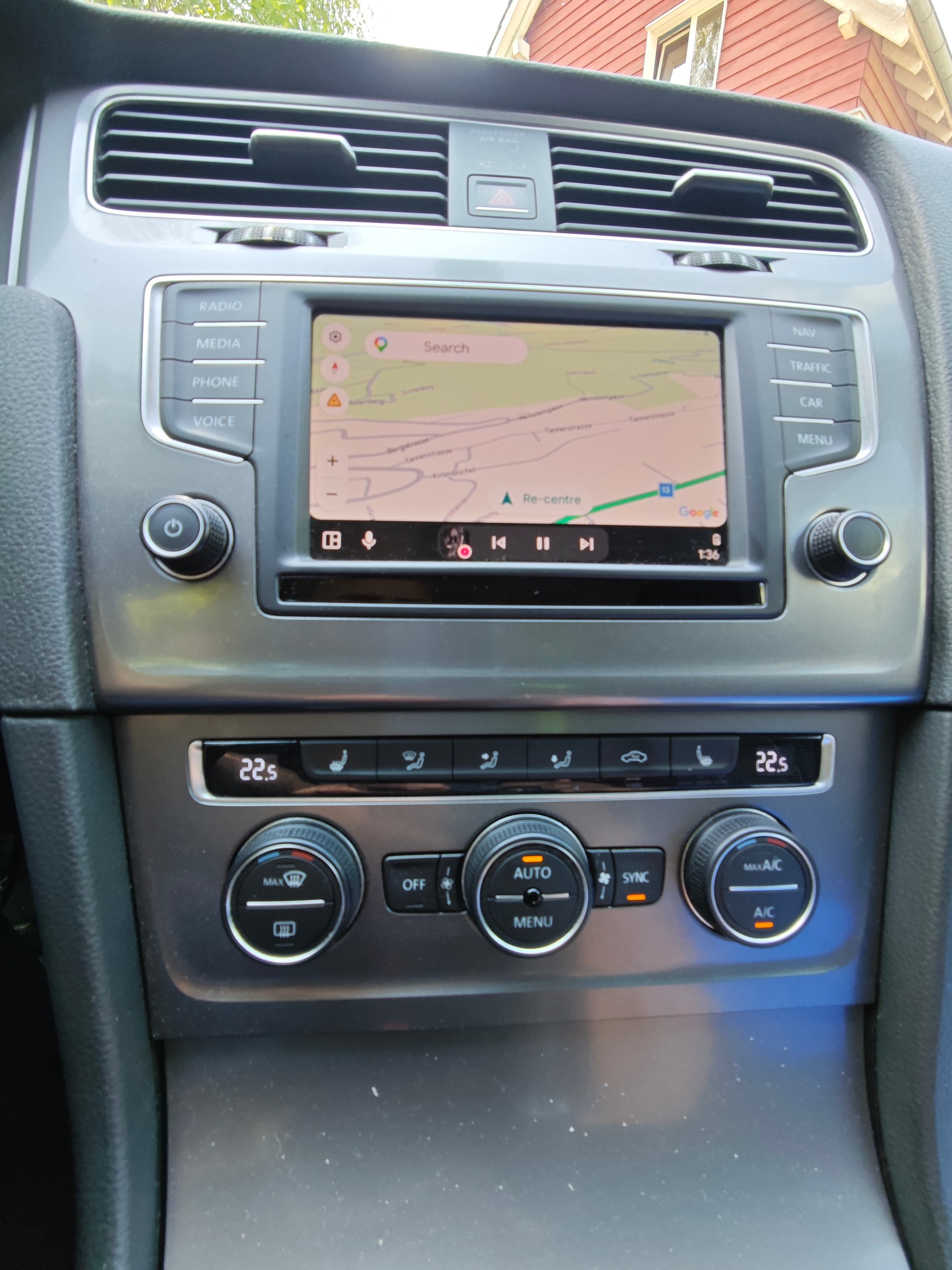 VW 2.0 TDI Lounge-image-3