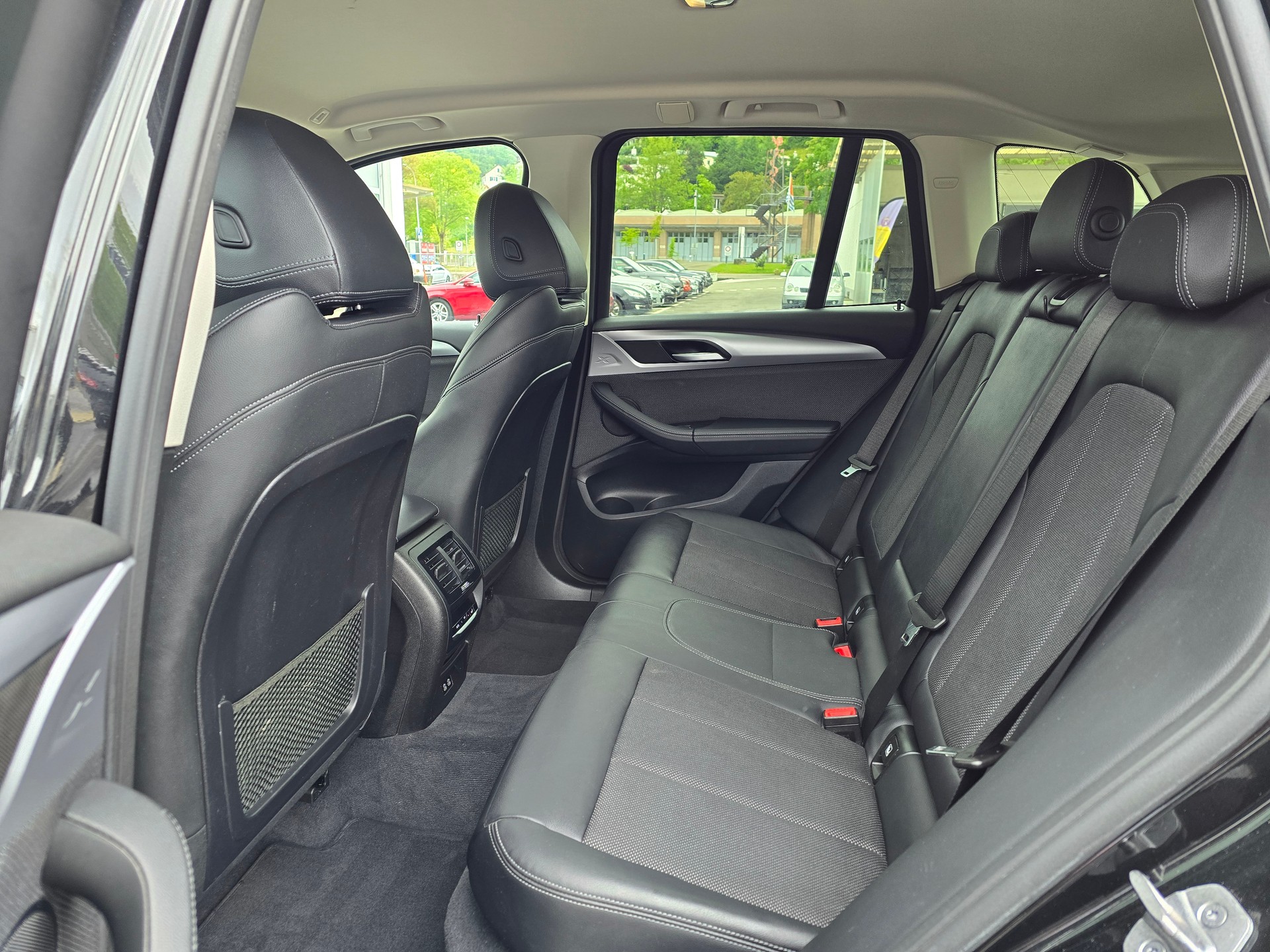 BMW X3 xDrive 20i Individual M Sport Steptronic-image-29