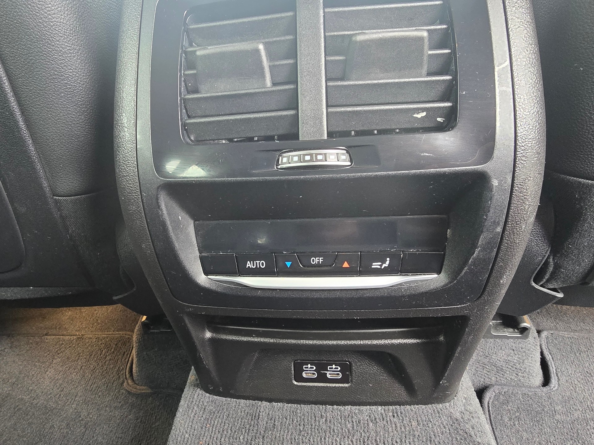 BMW X3 xDrive 20i Individual M Sport Steptronic-image-28