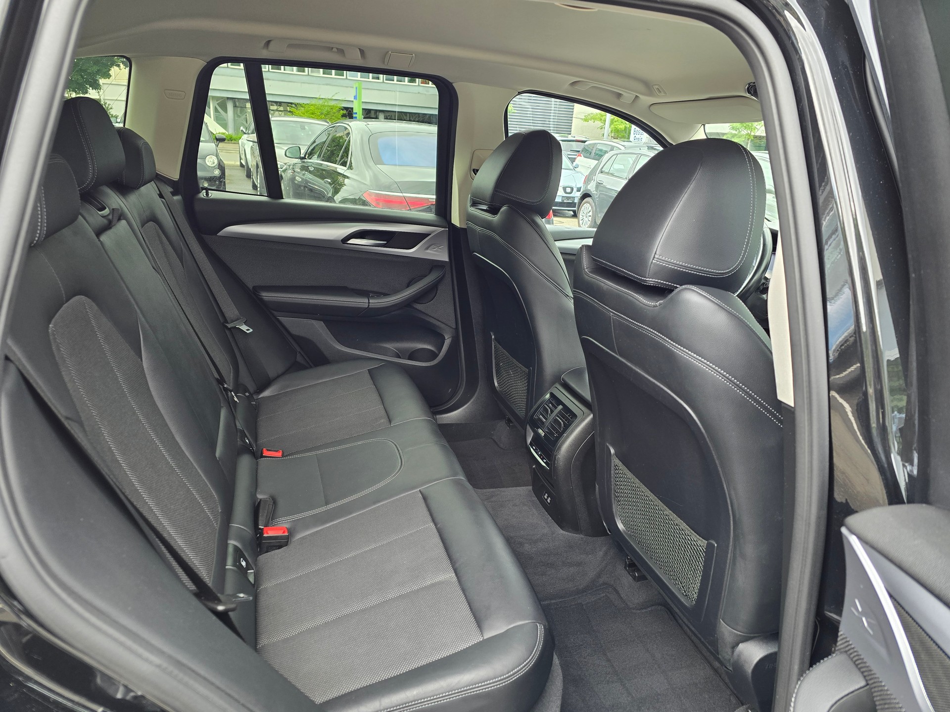 BMW X3 xDrive 20i Individual M Sport Steptronic-image-25