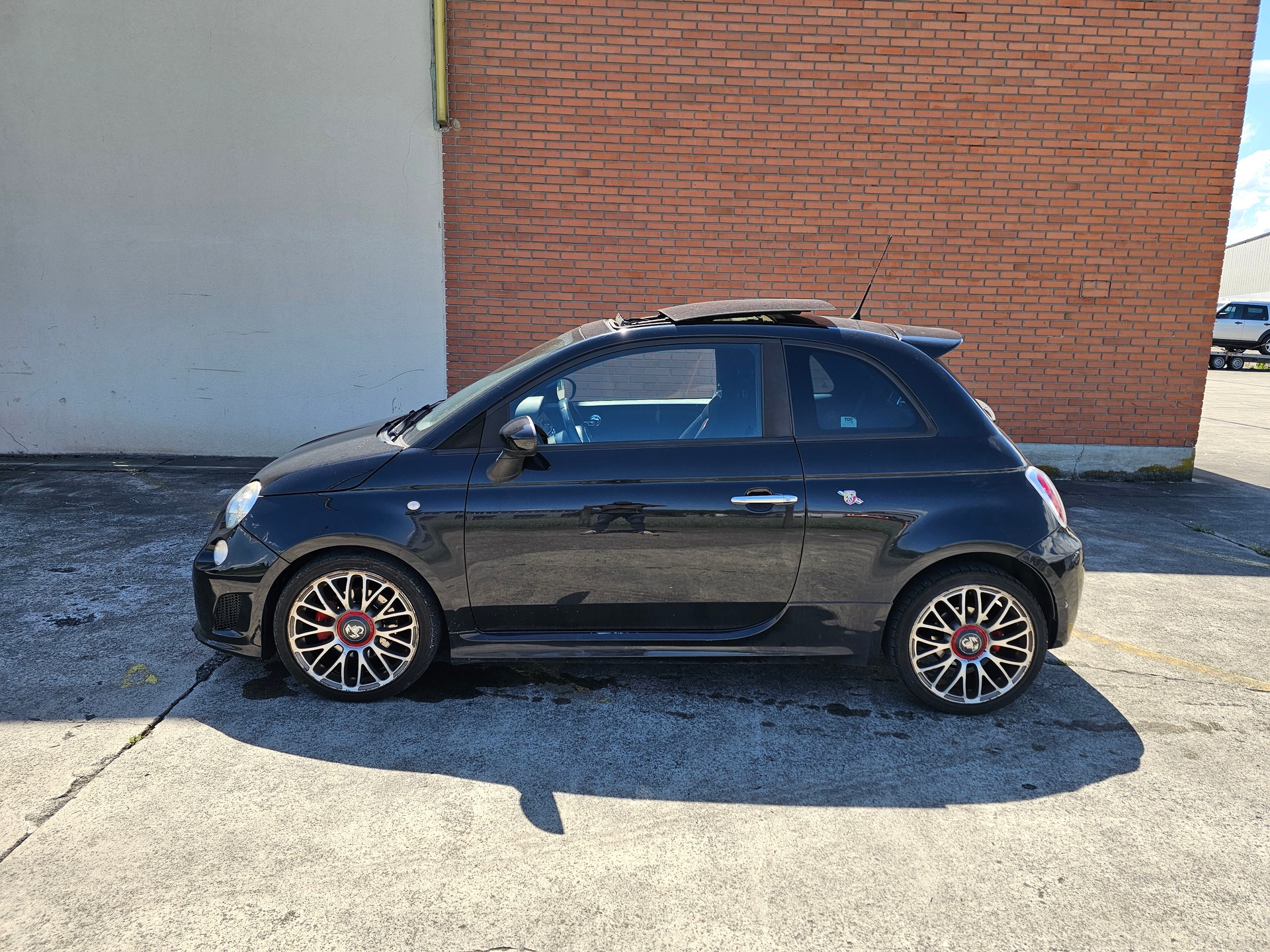 FIAT 500 1.4 16V Turbo Abarth-image-1