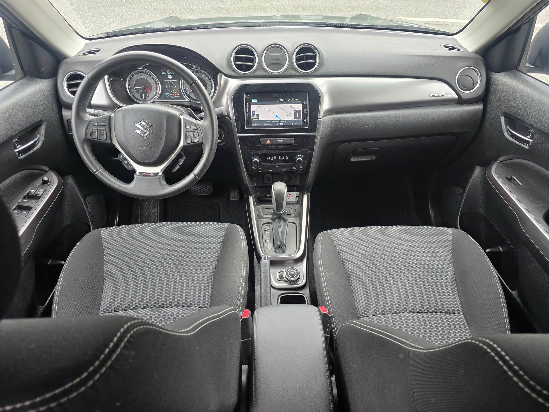 SUZUKI Vitara 1.4 Boosterjet Piz Sulai Top Hybrid Automatic-image-13