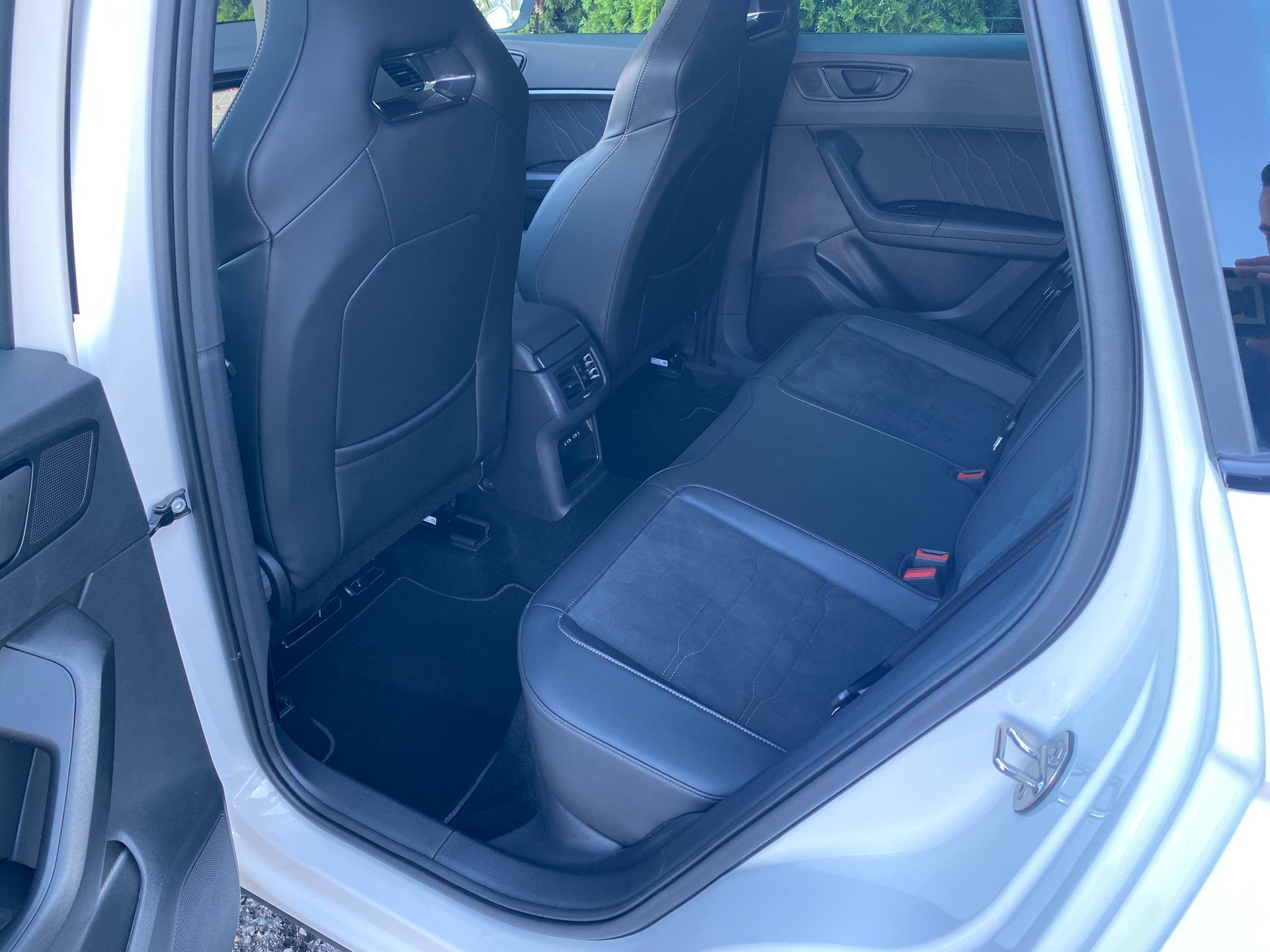 CUPRA Ateca 2.0TSI 300PS VZ 4Drive DSG **Top-Ausstattung**-image-7