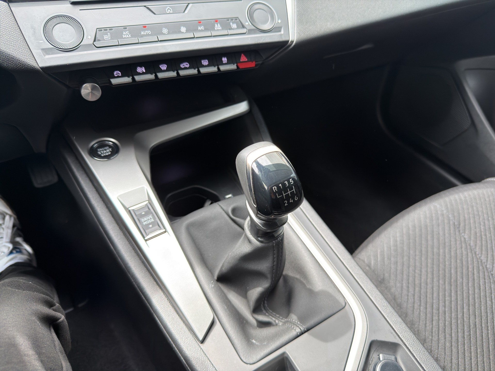 PEUGEOT 308 1.2 Active Pack-image-10