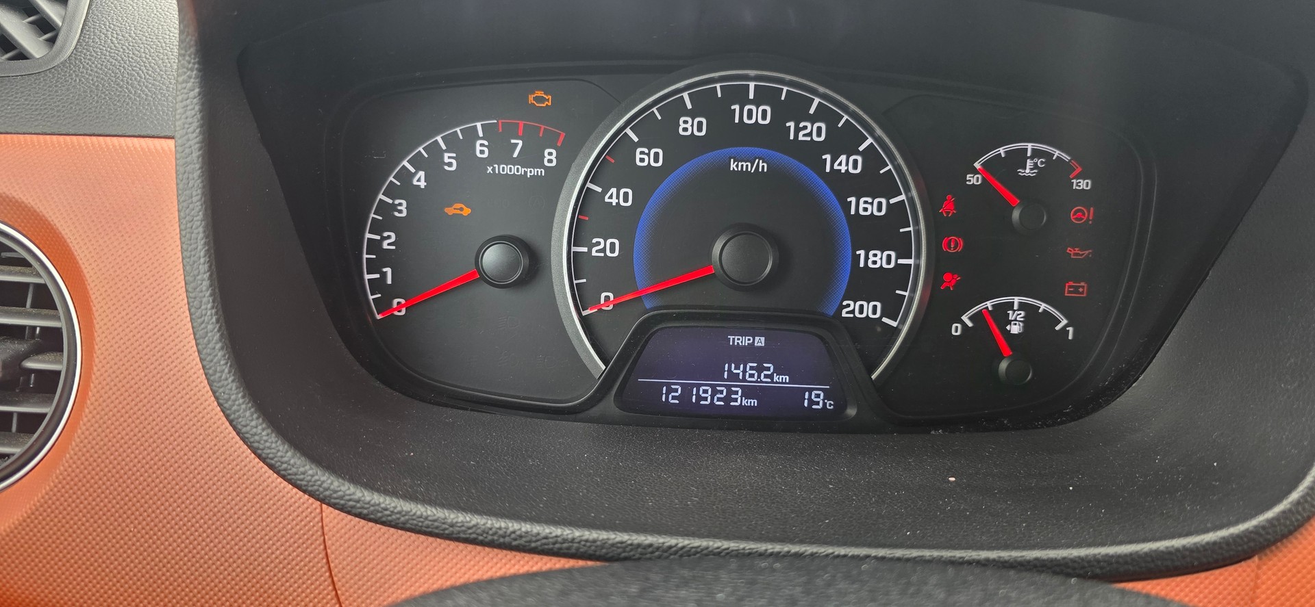 HYUNDAI i10 1.2 Amplia-image-12