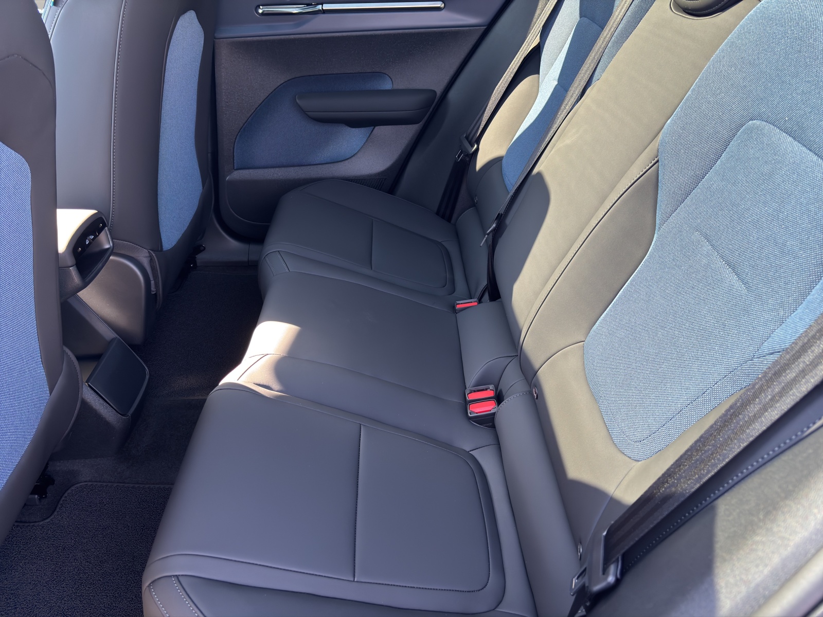 VOLVO EX30 E60 Twin Ultra Performance Sw. Black Ed. AWD-showroom-element-3