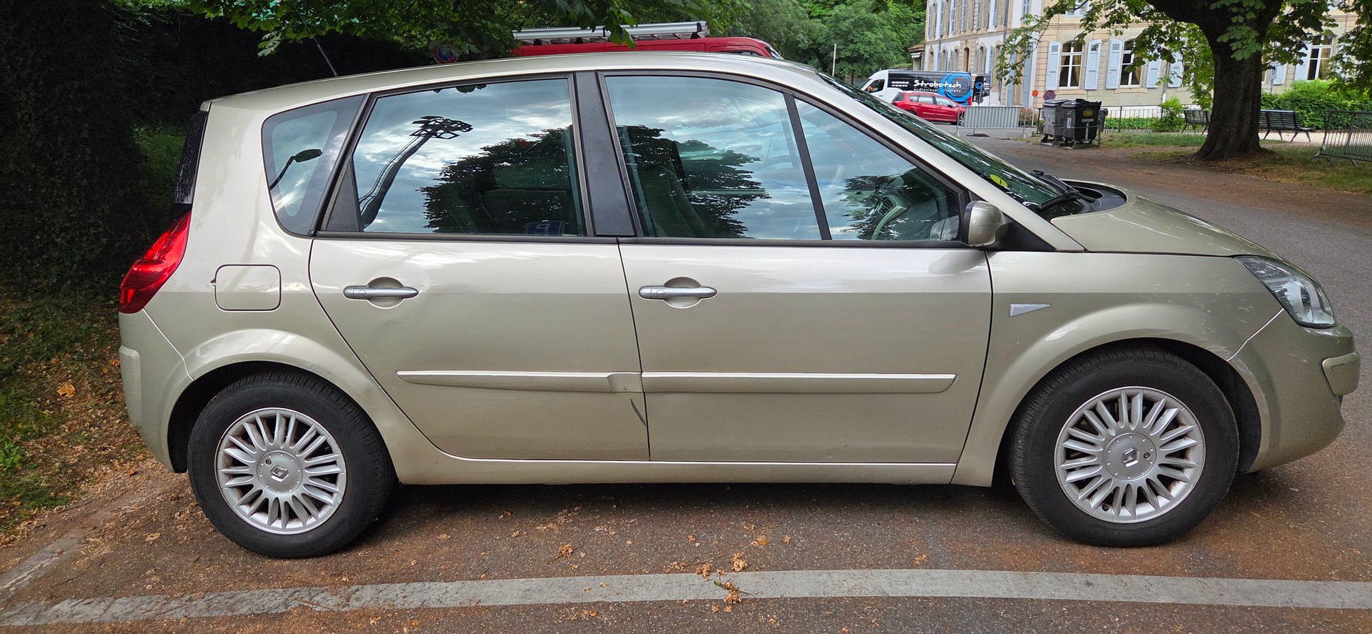 RENAULT Scenic 2.0 16V Expression-image-2