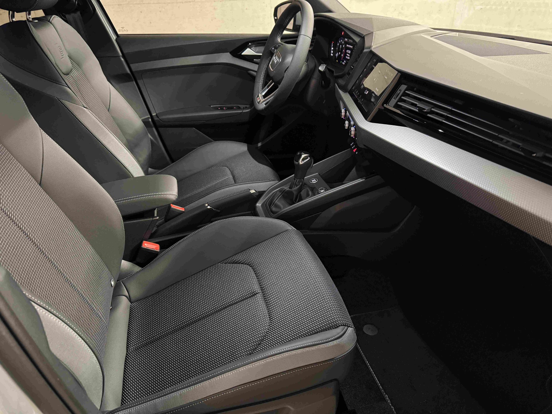AUDI A1 Sportback 35 TFSI S Line S-tronic-image-11