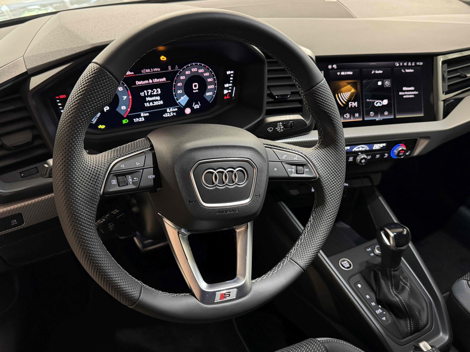 AUDI A1 Sportback 35 TFSI S Line S-tronic-image-8