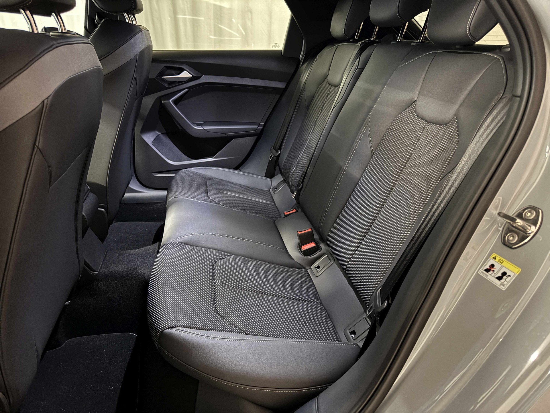 AUDI A1 Sportback 35 TFSI S Line S-tronic-image-13