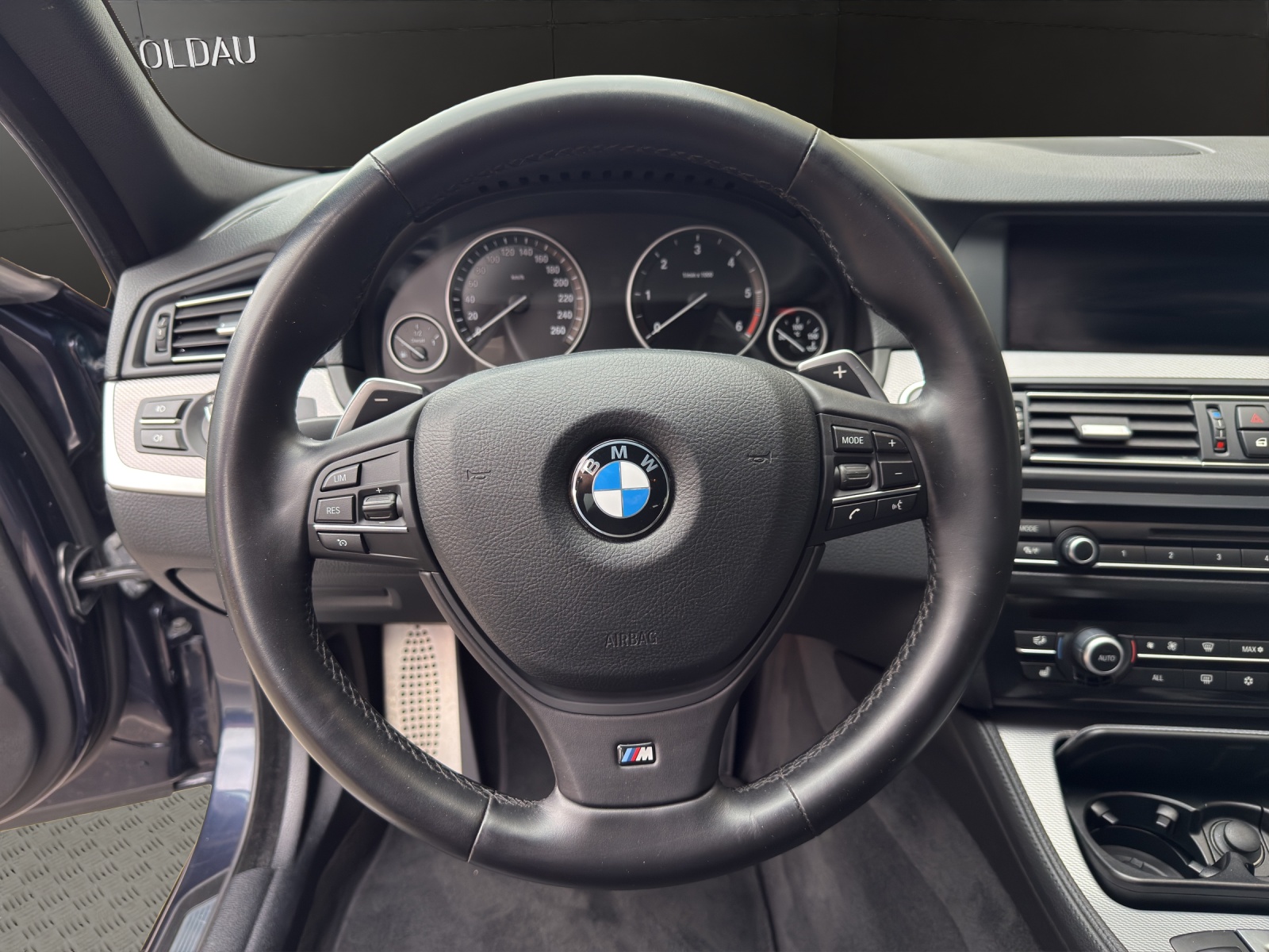 BMW 530d Touring Steptronic M Sport-image-8