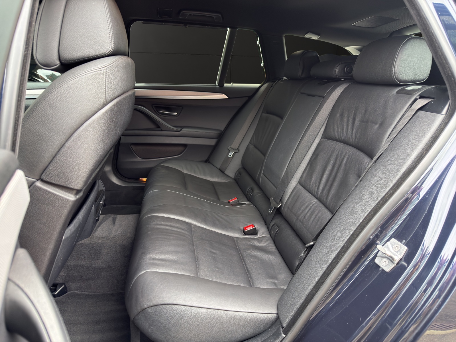 BMW 530d Touring Steptronic M Sport-image-11