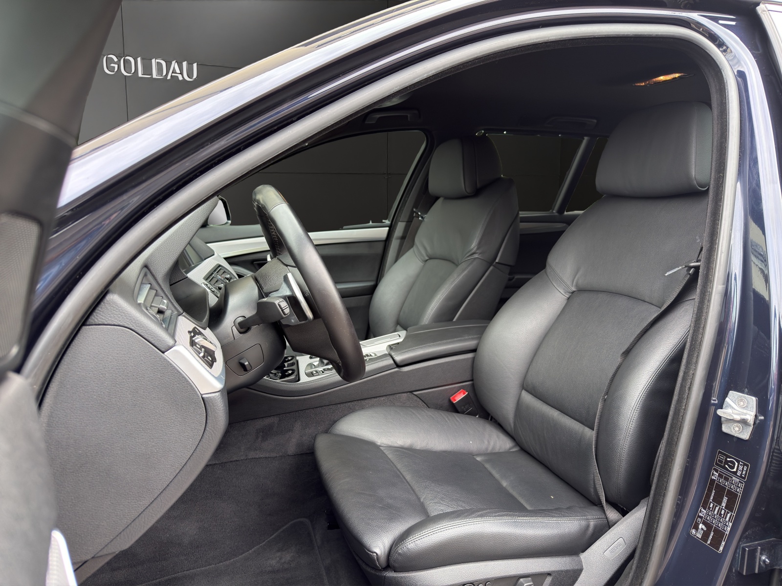 BMW 530d Touring Steptronic M Sport-image-7