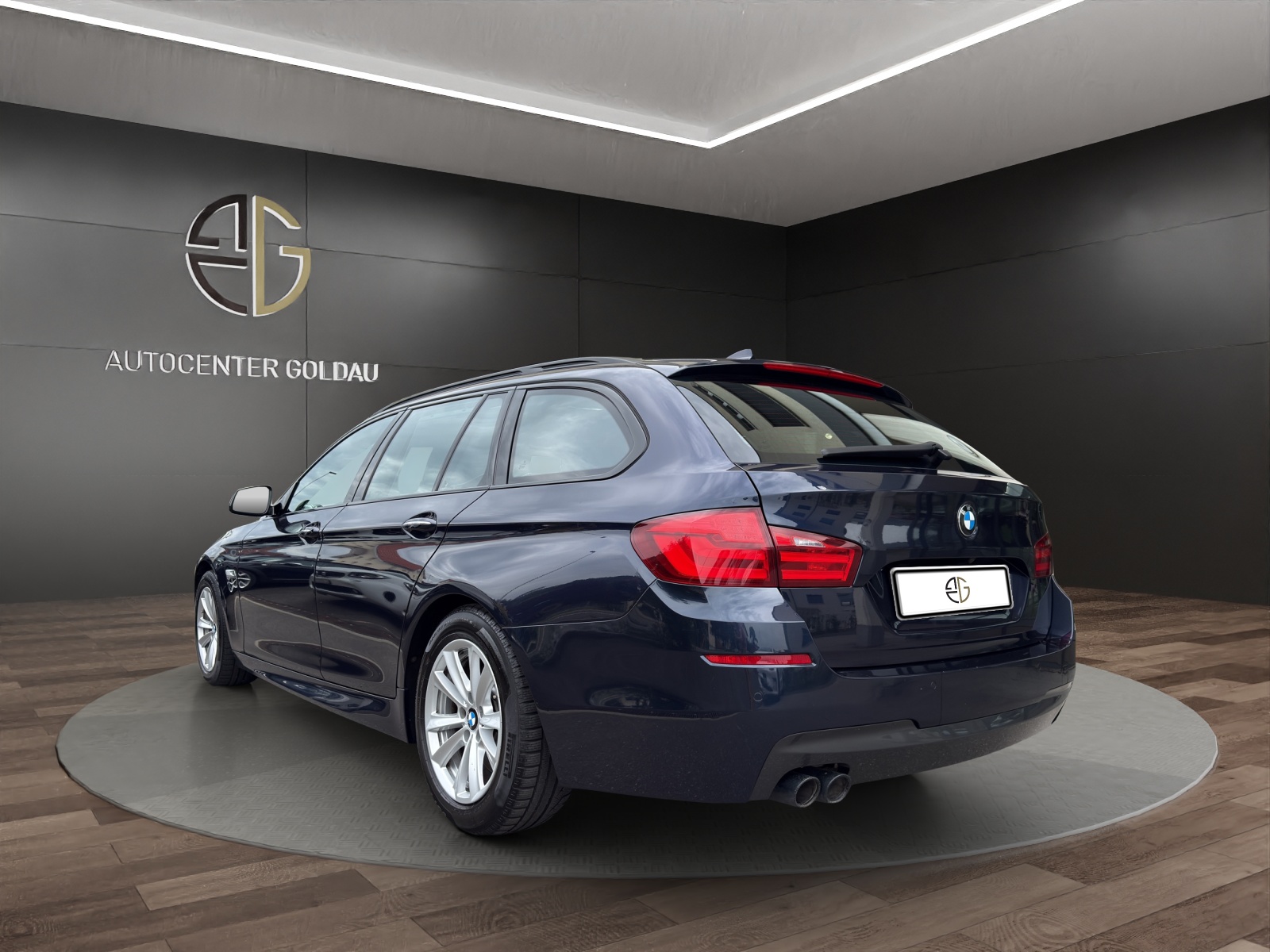 BMW 530d Touring Steptronic M Sport-image-1