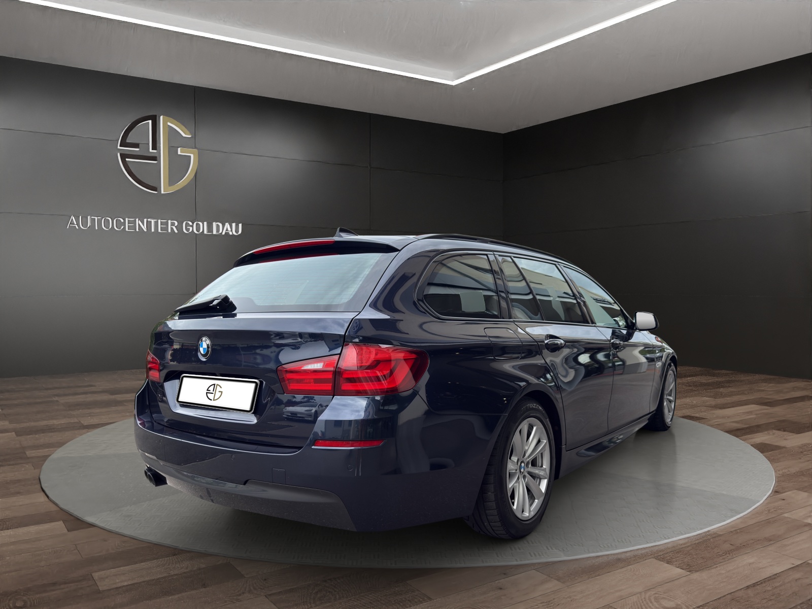 BMW 530d Touring Steptronic M Sport-image-3