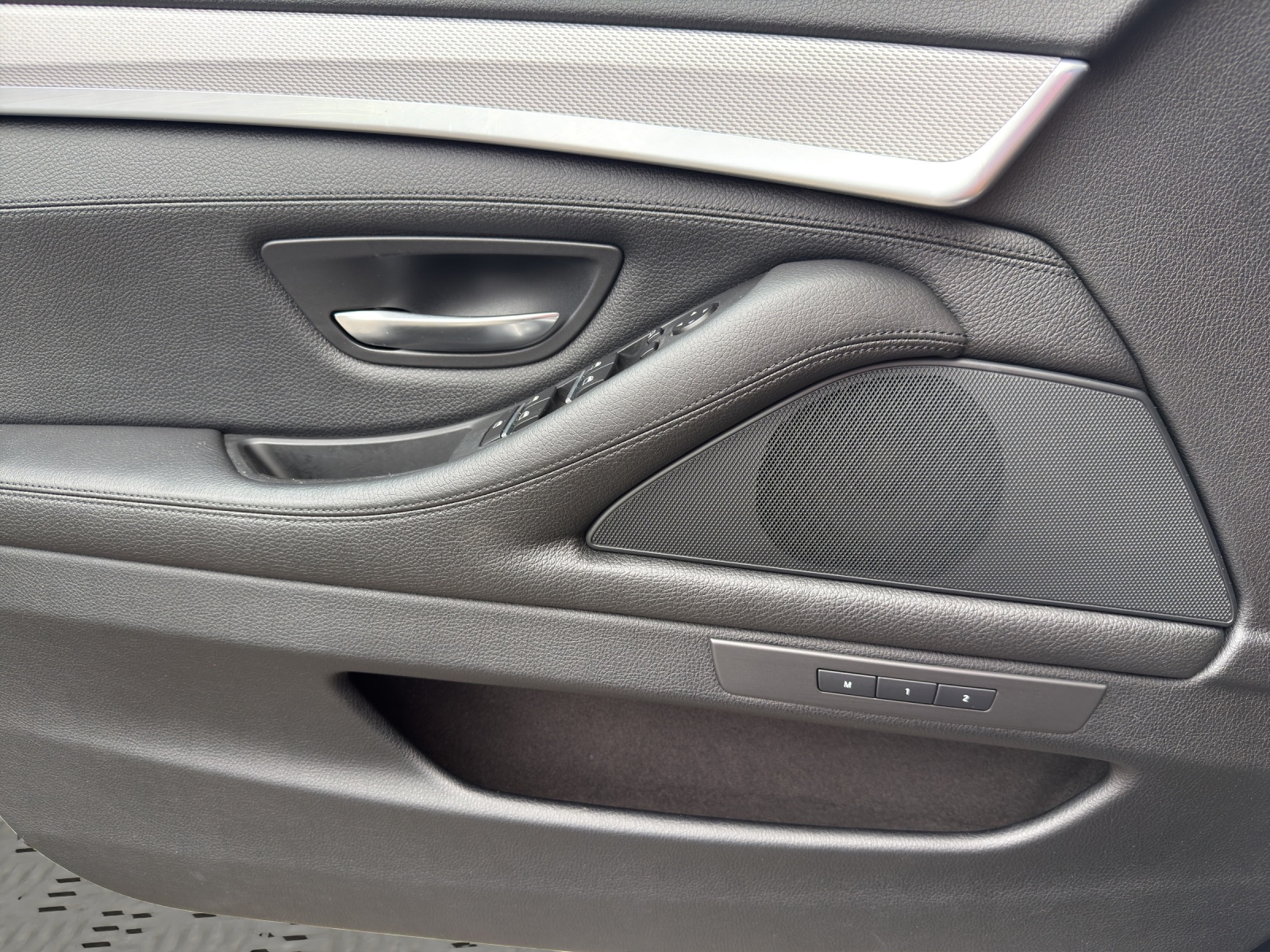 BMW 530d Touring Steptronic M Sport-image-10