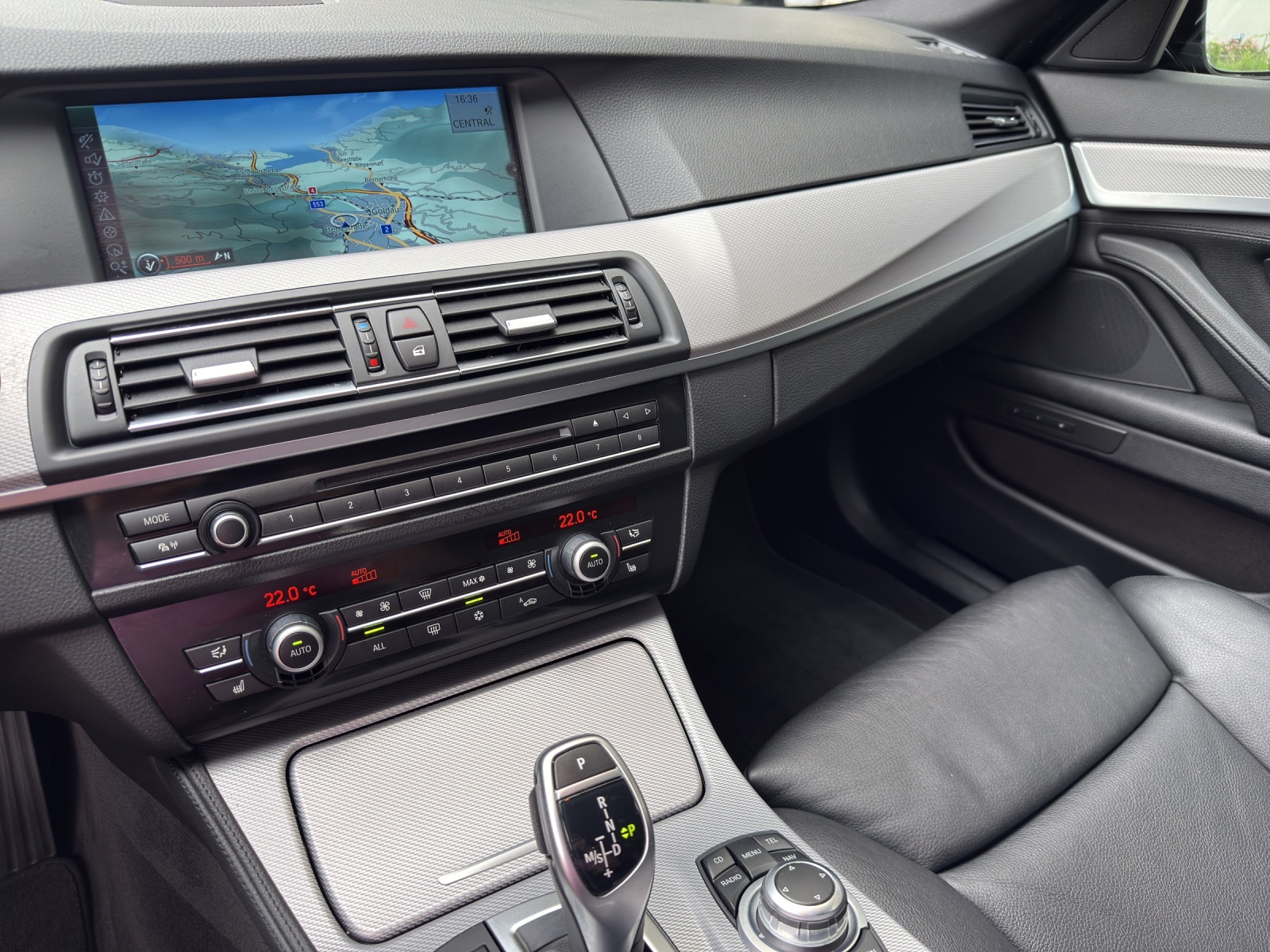 BMW 530d Touring Steptronic M Sport-image-12