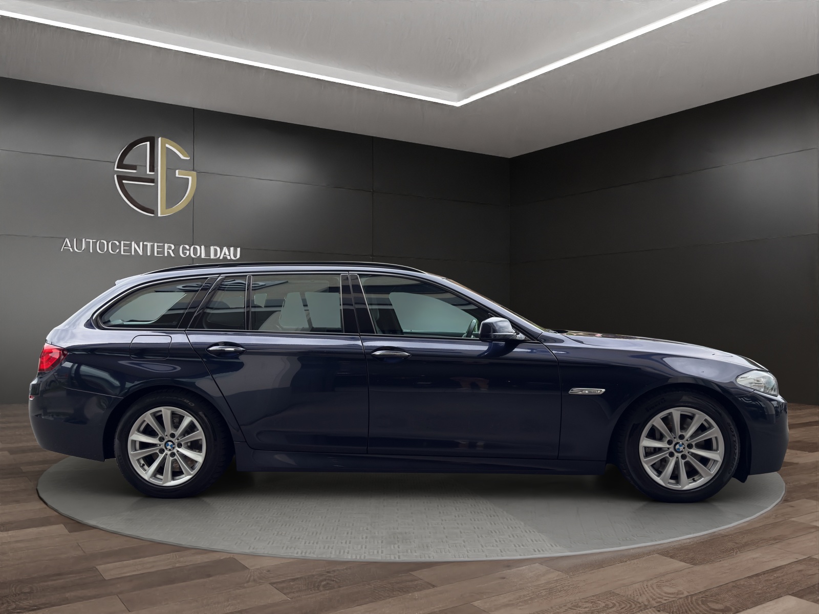 BMW 530d Touring Steptronic M Sport-image-4