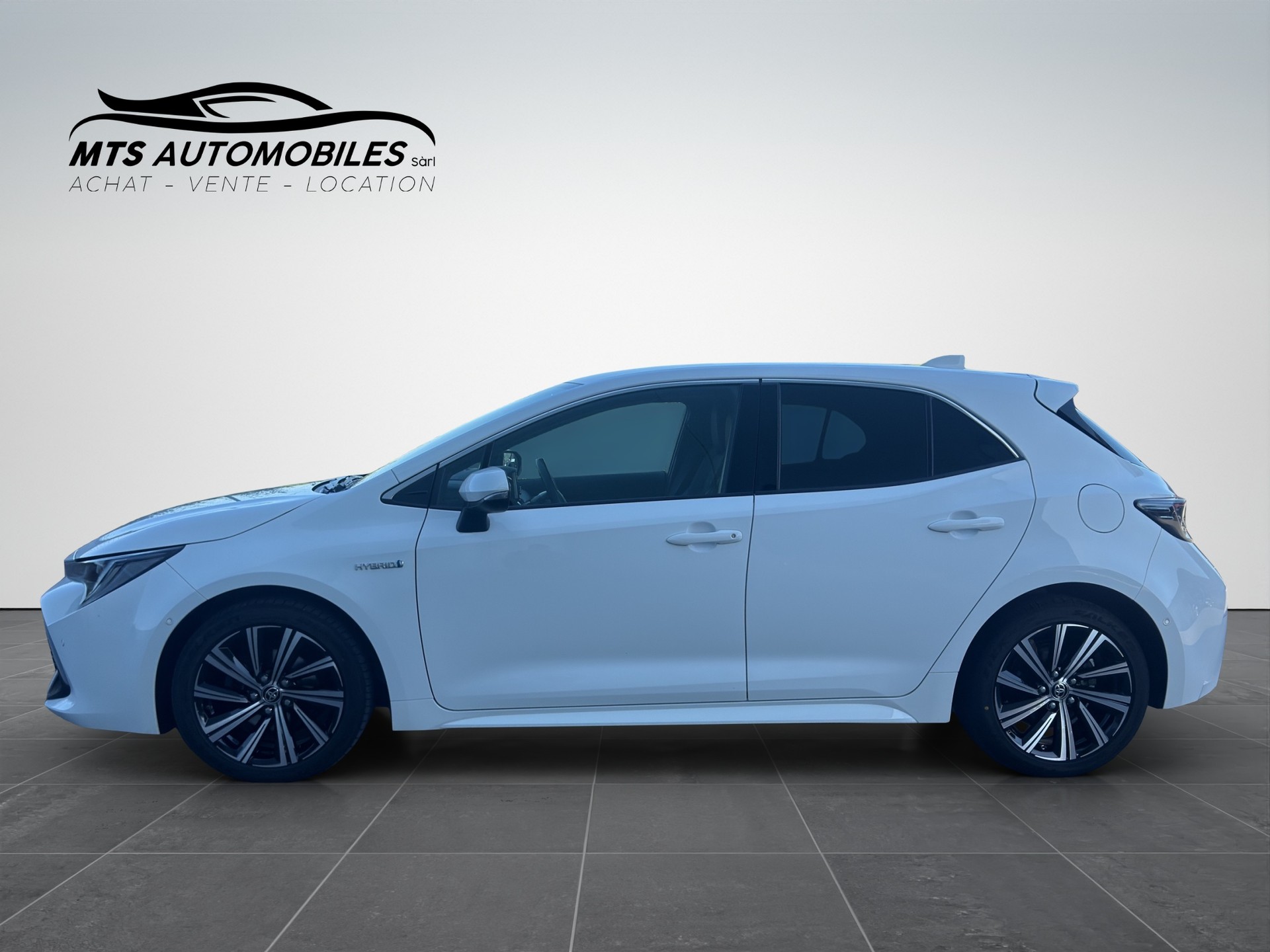 TOYOTA Corolla 1.8 HSD Trend e-CVT-image-2