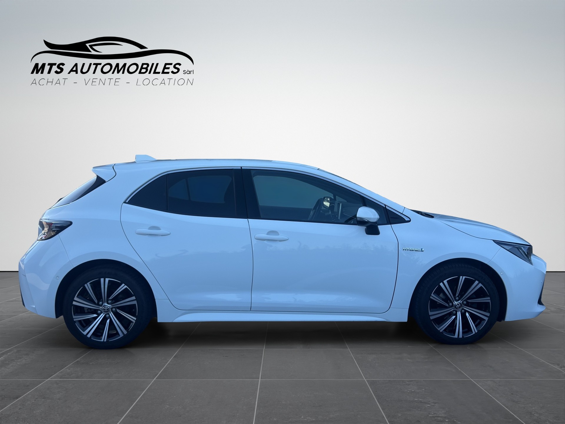TOYOTA Corolla 1.8 HSD Trend e-CVT-image-6