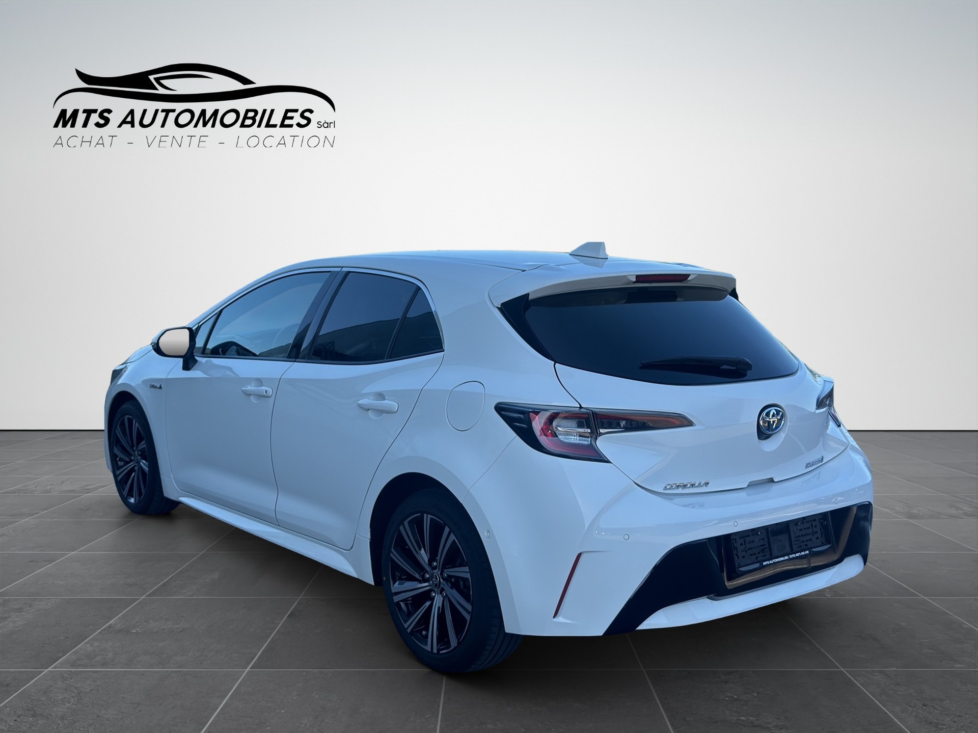 TOYOTA Corolla 1.8 HSD Trend e-CVT-image-3