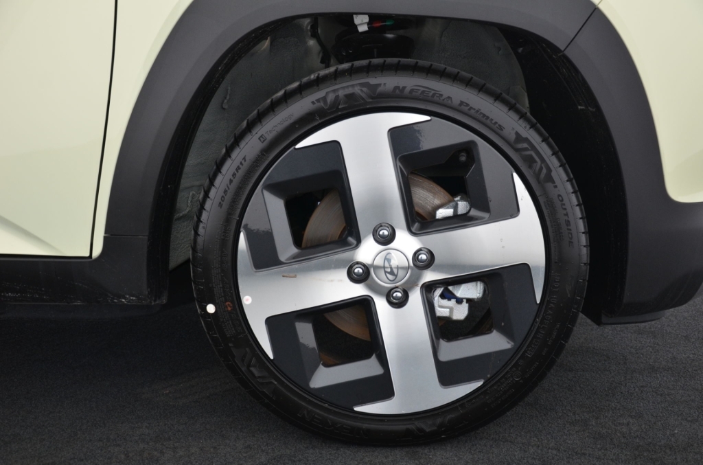 HYUNDAI Inster 49kWh Luxury-image-8