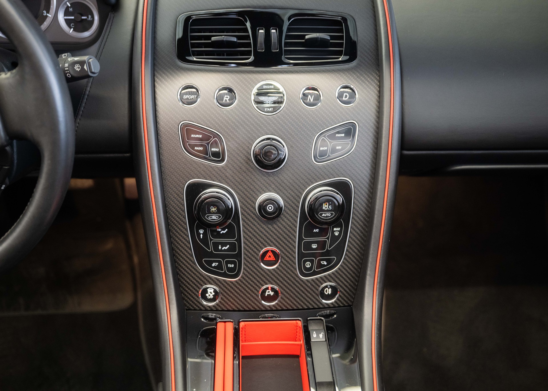 ASTON MARTIN V8 Vantage 4.7 S AMR Roadster 1 of 200 (1st hand Swiss car, mint condition, full Aston Martin service history)-image-28