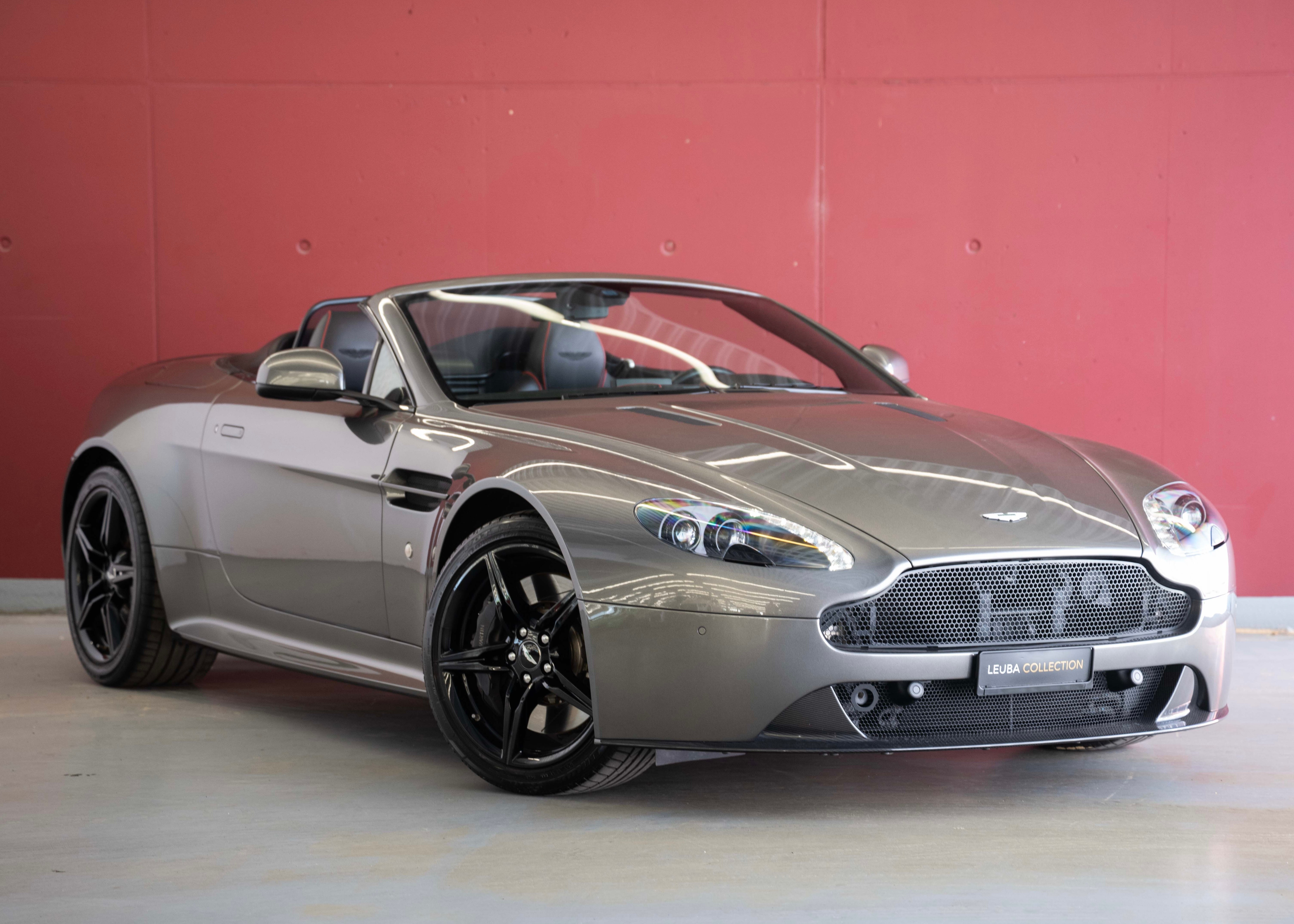 Photo ASTON-MARTIN V8-VANTAGE V8 Vantage 4.7 S AMR Roadster 1 of 200 (1st hand Swiss car, mint condition, full Aston Martin service history)