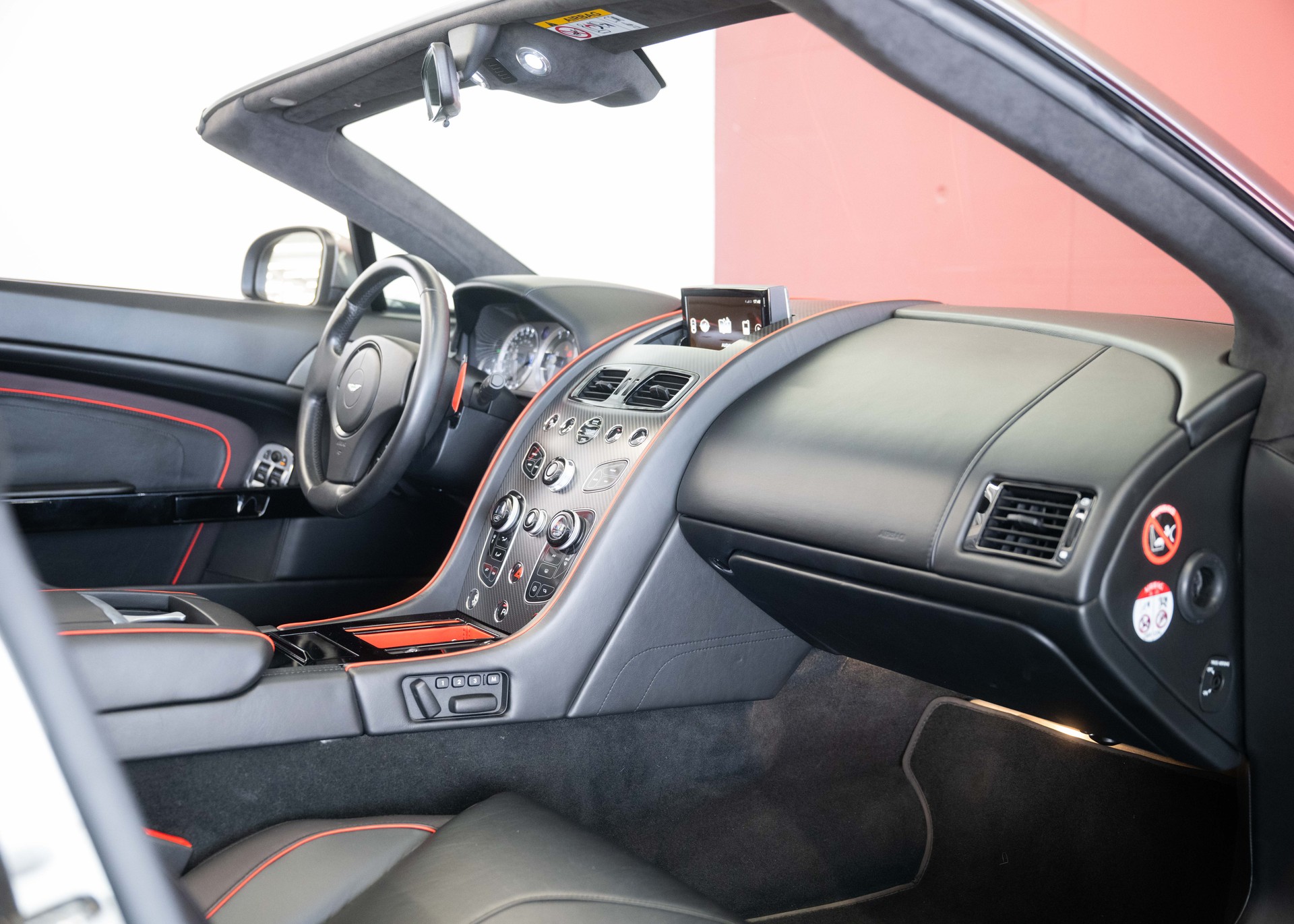 ASTON MARTIN V8 Vantage 4.7 S AMR Roadster 1 of 200 (1st hand Swiss car, mint condition, full Aston Martin service history)-image-20