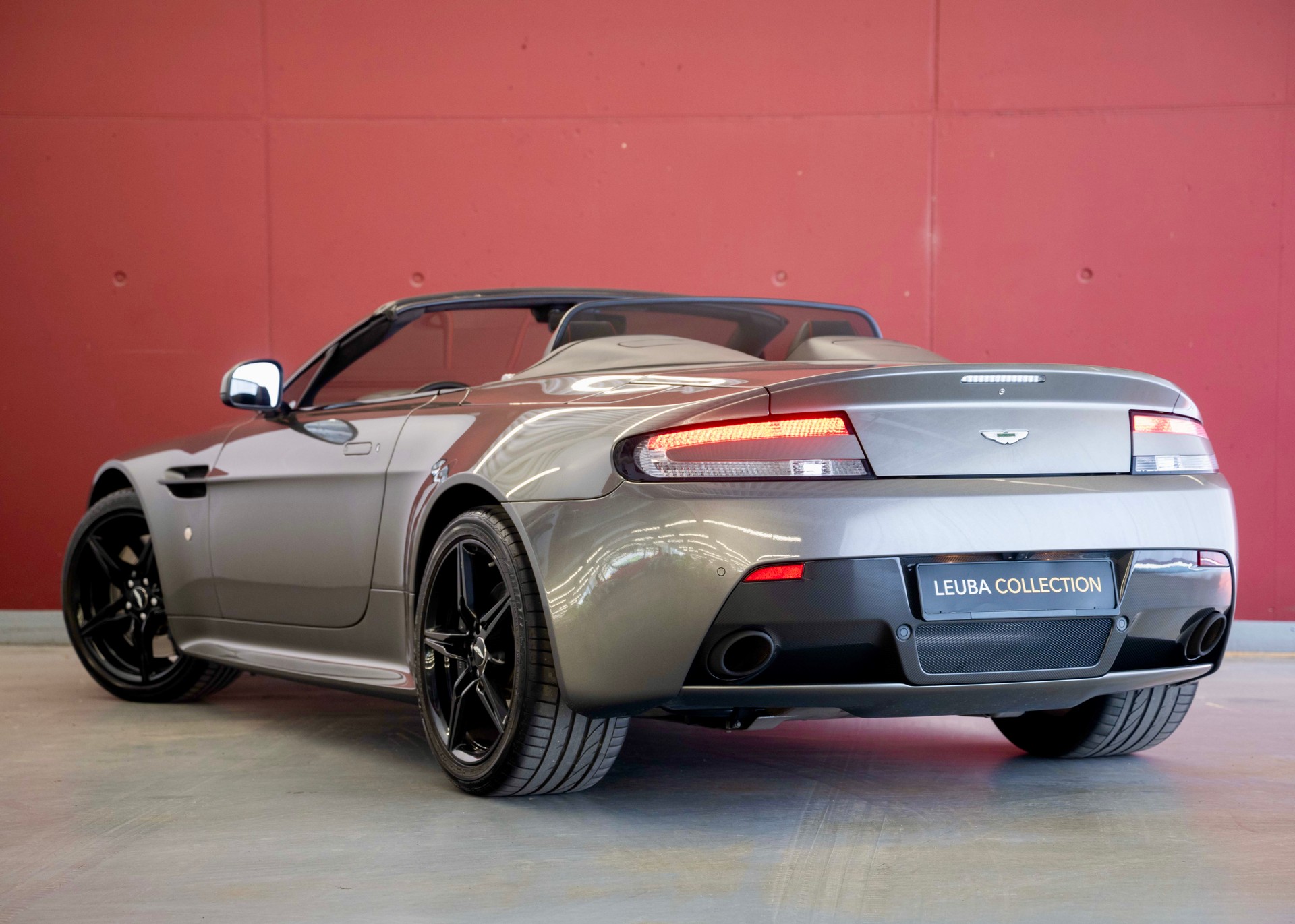 ASTON MARTIN V8 Vantage 4.7 S AMR Roadster 1 of 200 (1st hand Swiss car, mint condition, full Aston Martin service history)-showroom-element-1