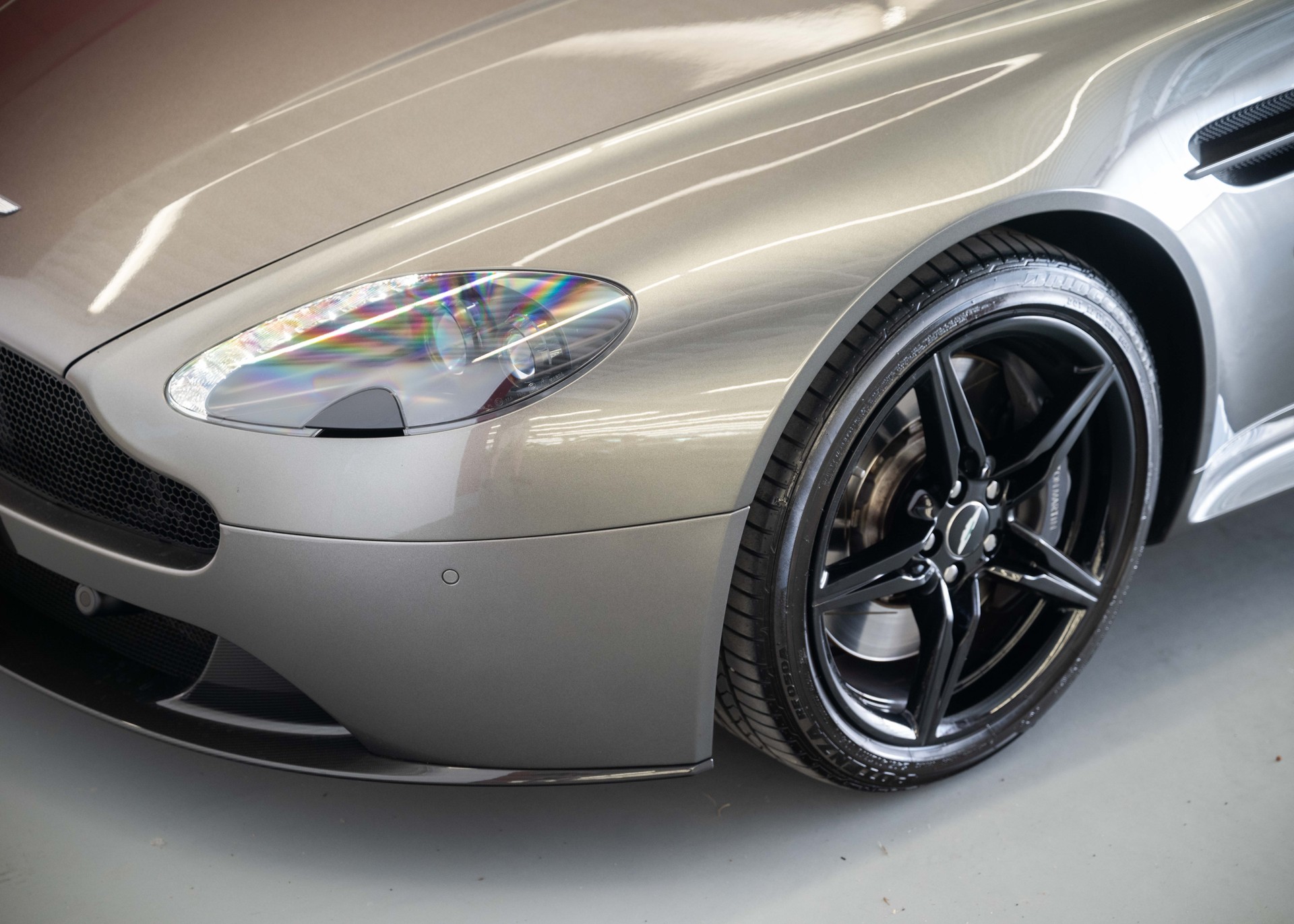 ASTON MARTIN V8 Vantage 4.7 S AMR Roadster 1 of 200 (1st hand Swiss car, mint condition, full Aston Martin service history)-image-14
