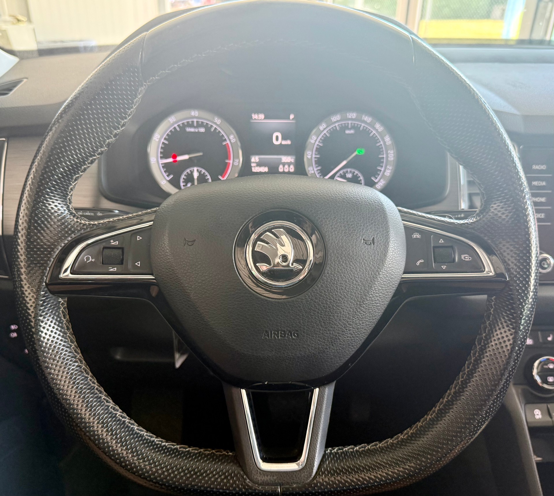SKODA Kodiaq 2.0 TSI Style DSG 4x4-image-16