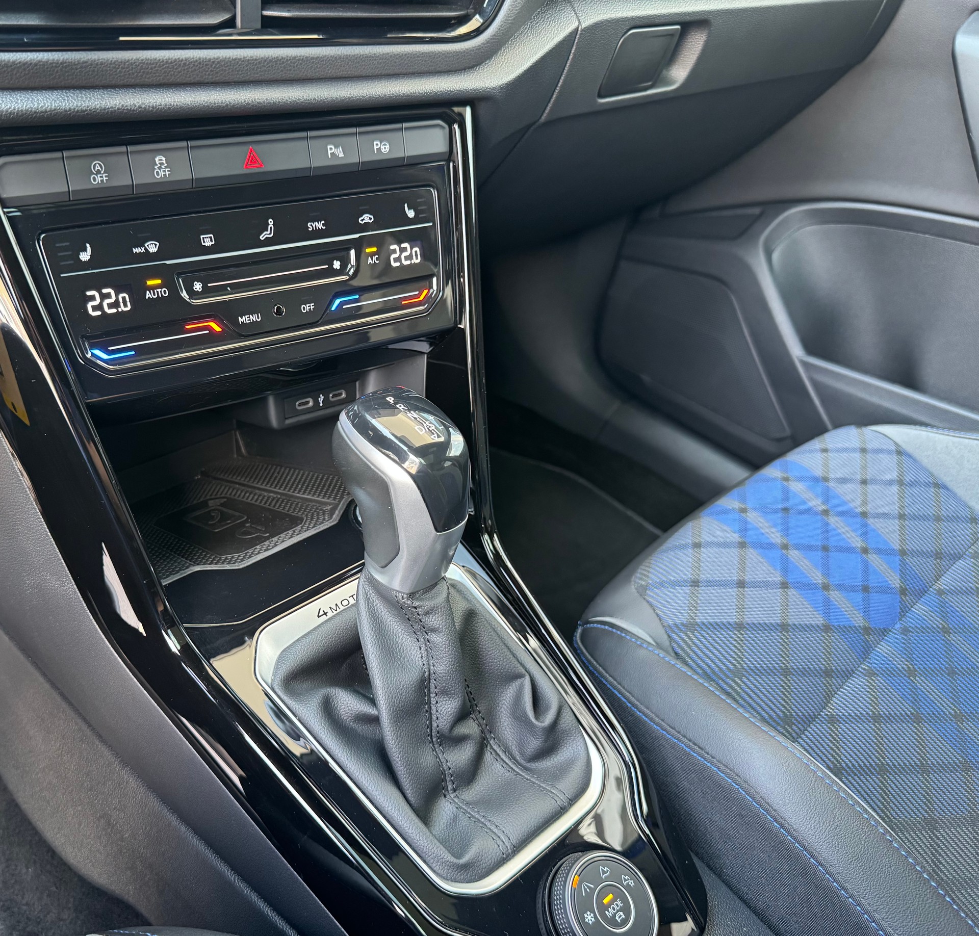 VW T-Roc 2.0 TSI R DSG 4Motion "Akrapovic"-image-19