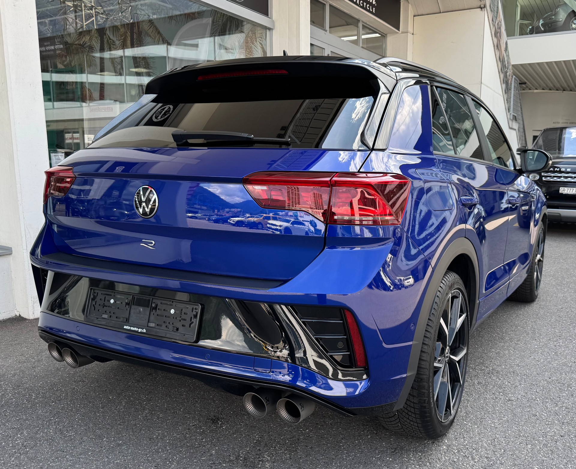 VW T-Roc 2.0 TSI R DSG 4Motion "Akrapovic"-image-4
