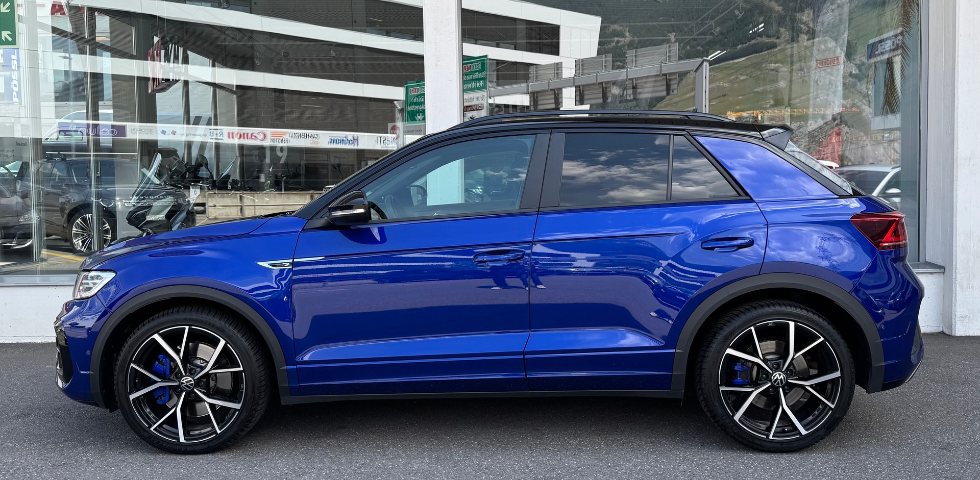 VW T-Roc 2.0 TSI R DSG 4Motion "Akrapovic"-image-2