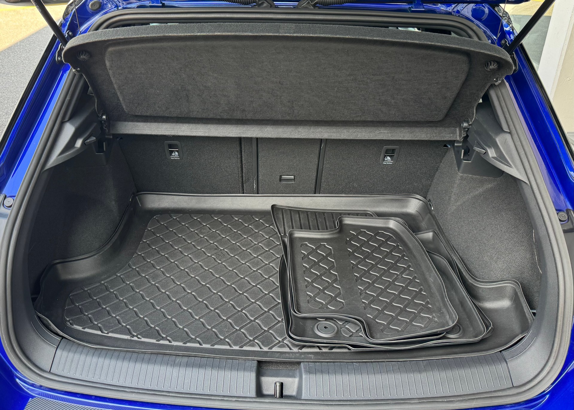VW T-Roc 2.0 TSI R DSG 4Motion "Akrapovic"-image-11