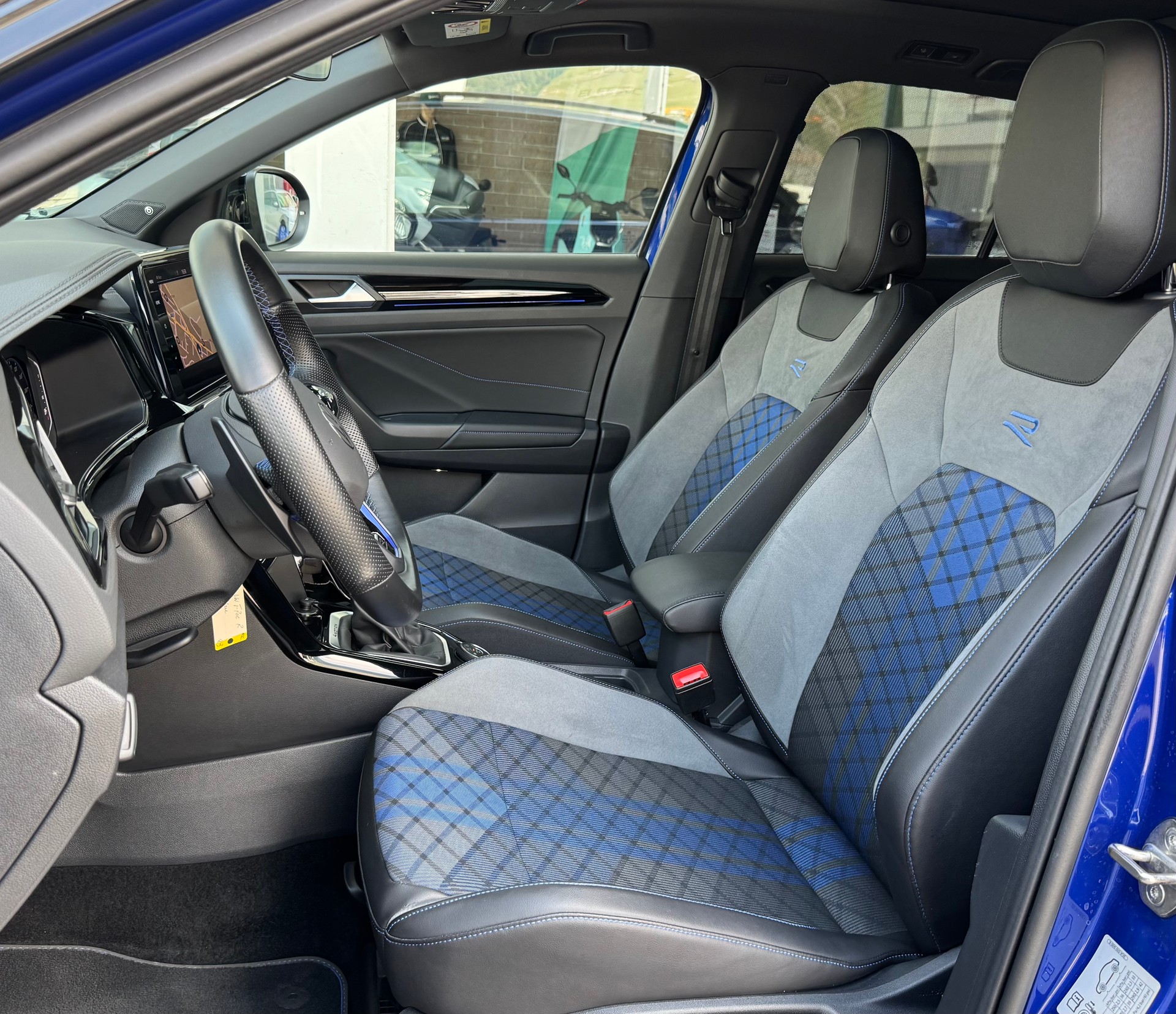 VW T-Roc 2.0 TSI R DSG 4Motion "Akrapovic"-image-8