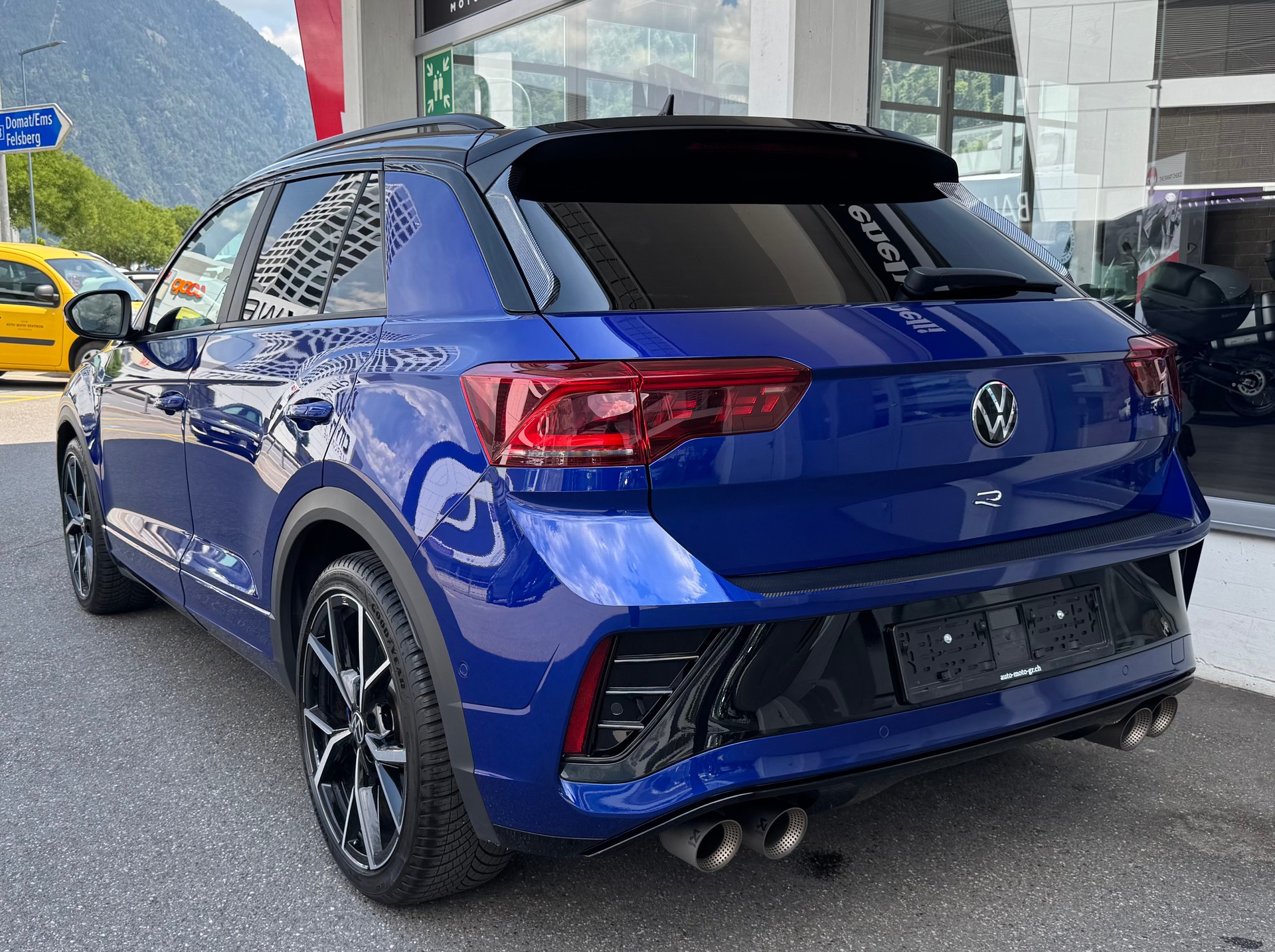 VW T-Roc 2.0 TSI R DSG 4Motion "Akrapovic"-image-3