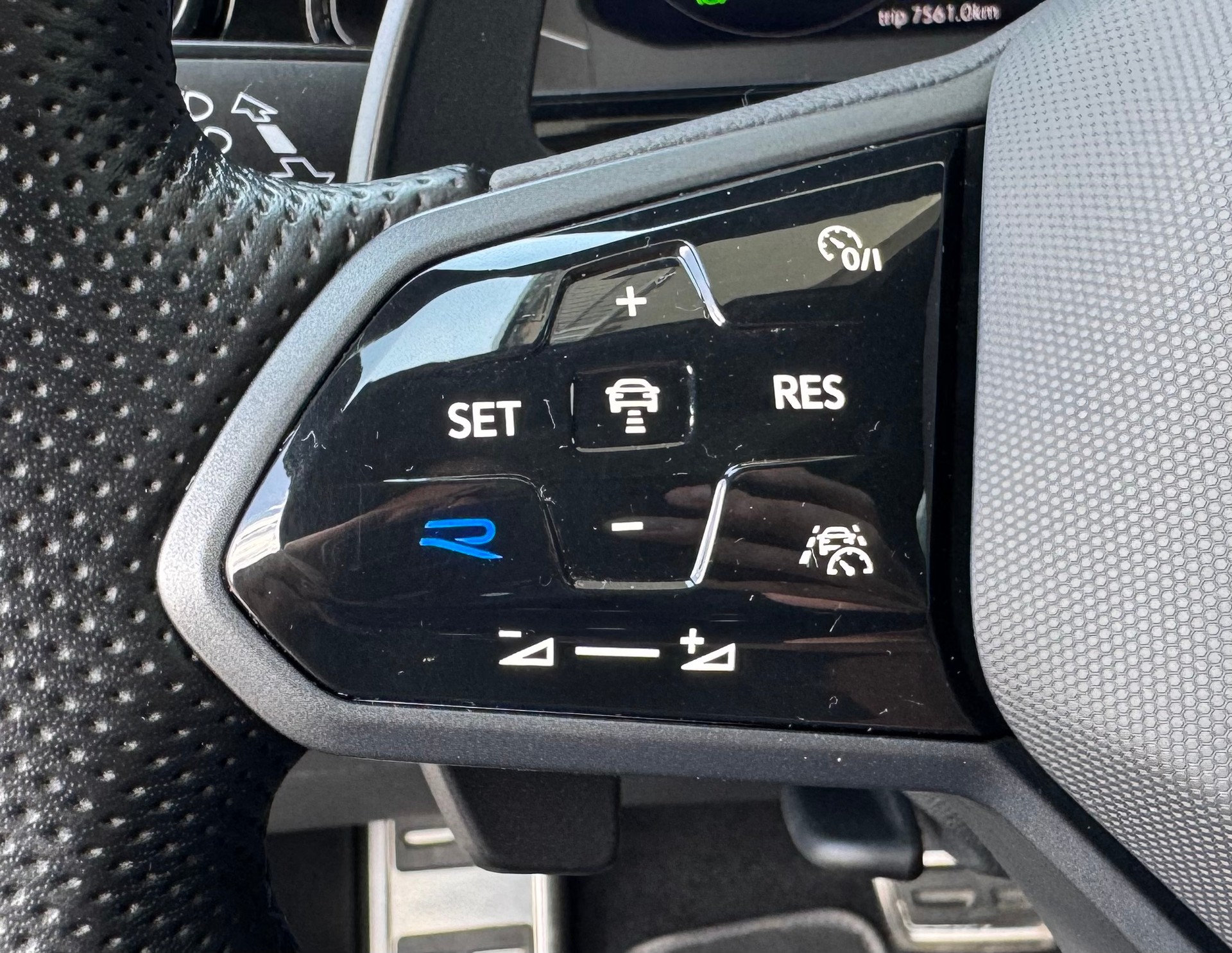 VW T-Roc 2.0 TSI R DSG 4Motion "Akrapovic"-image-15