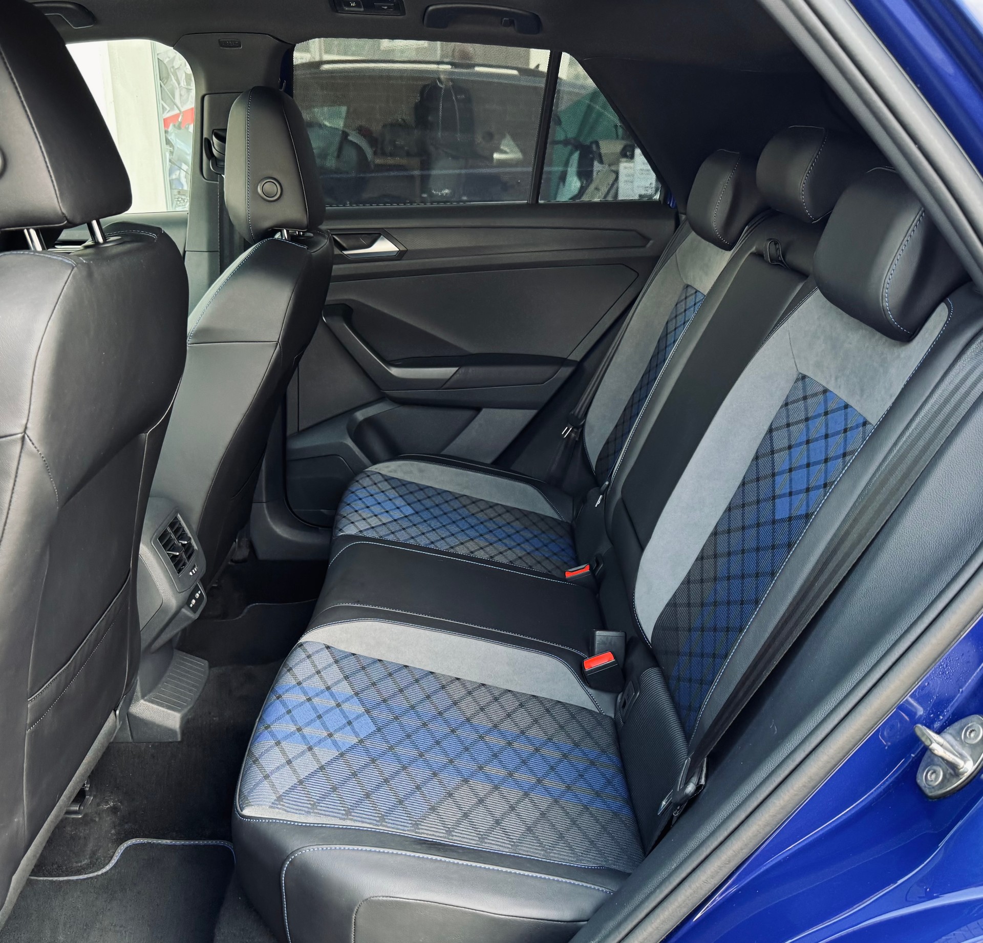 VW T-Roc 2.0 TSI R DSG 4Motion "Akrapovic"-image-10