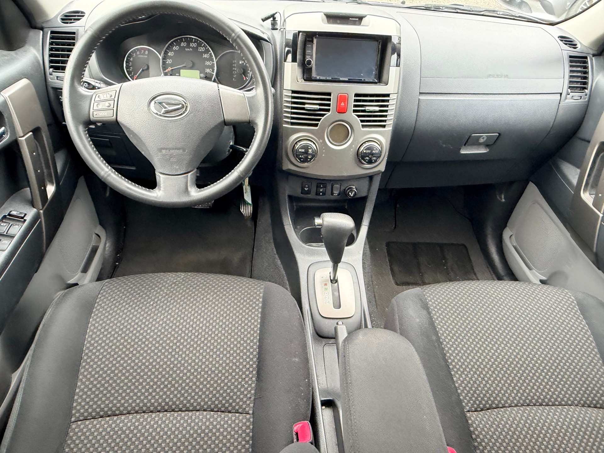DAIHATSU Terios 1.5 16V SX Noblesse 4WD Automatic-image-11