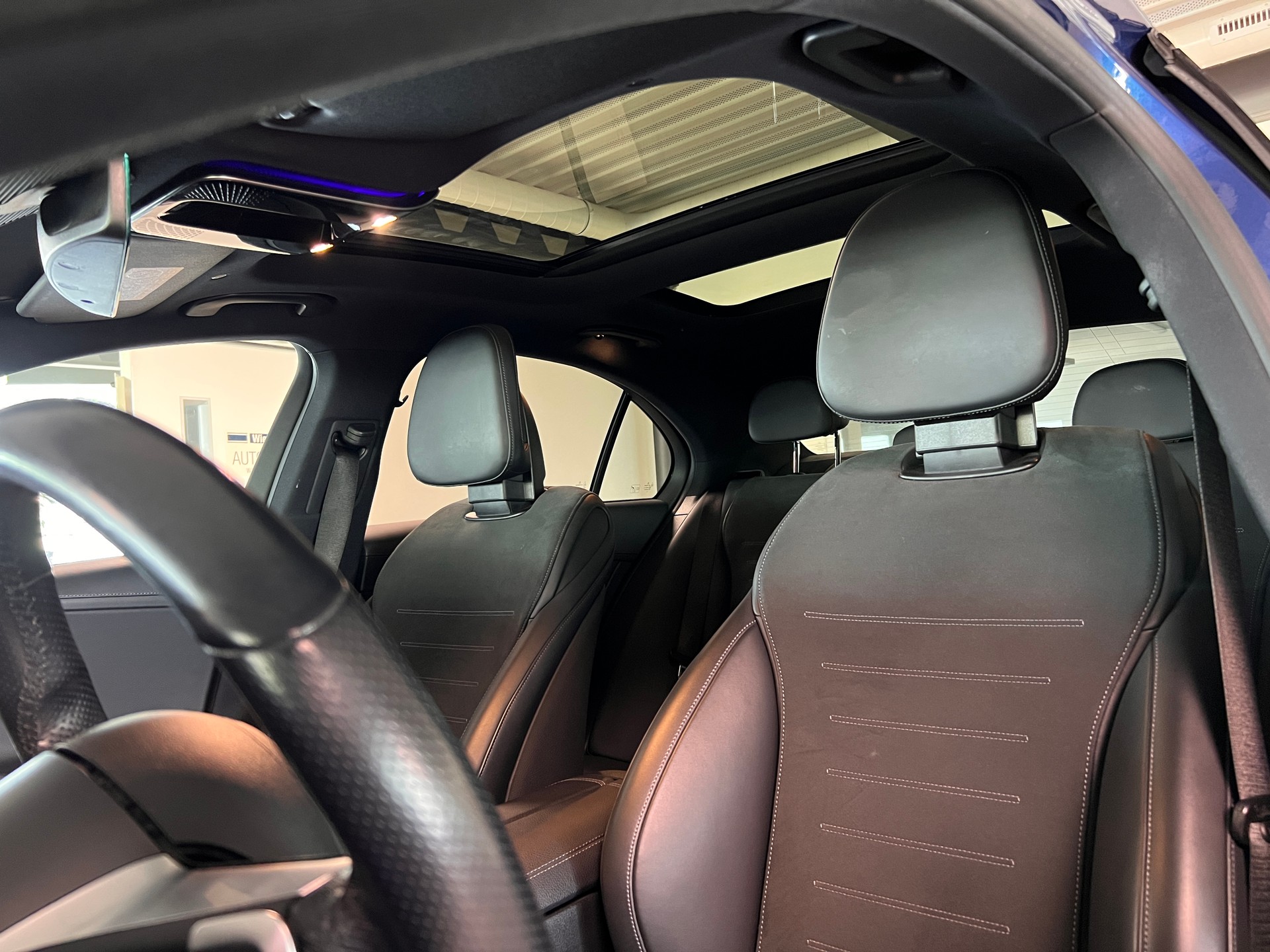MERCEDES-BENZ C 300 AMG Line 4Matic 9G-Tronic-image-11